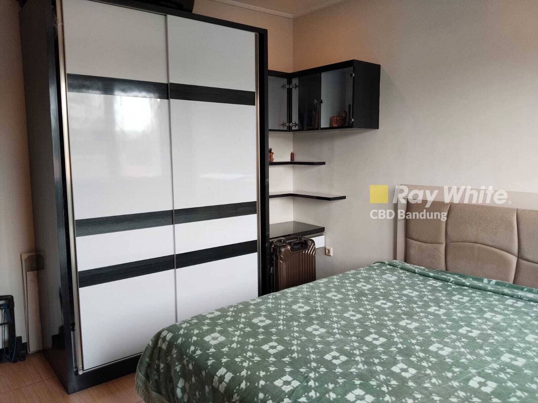 Langka Rumah 3 Lantai di Tirtasari sayap SariJadi Setra Duta