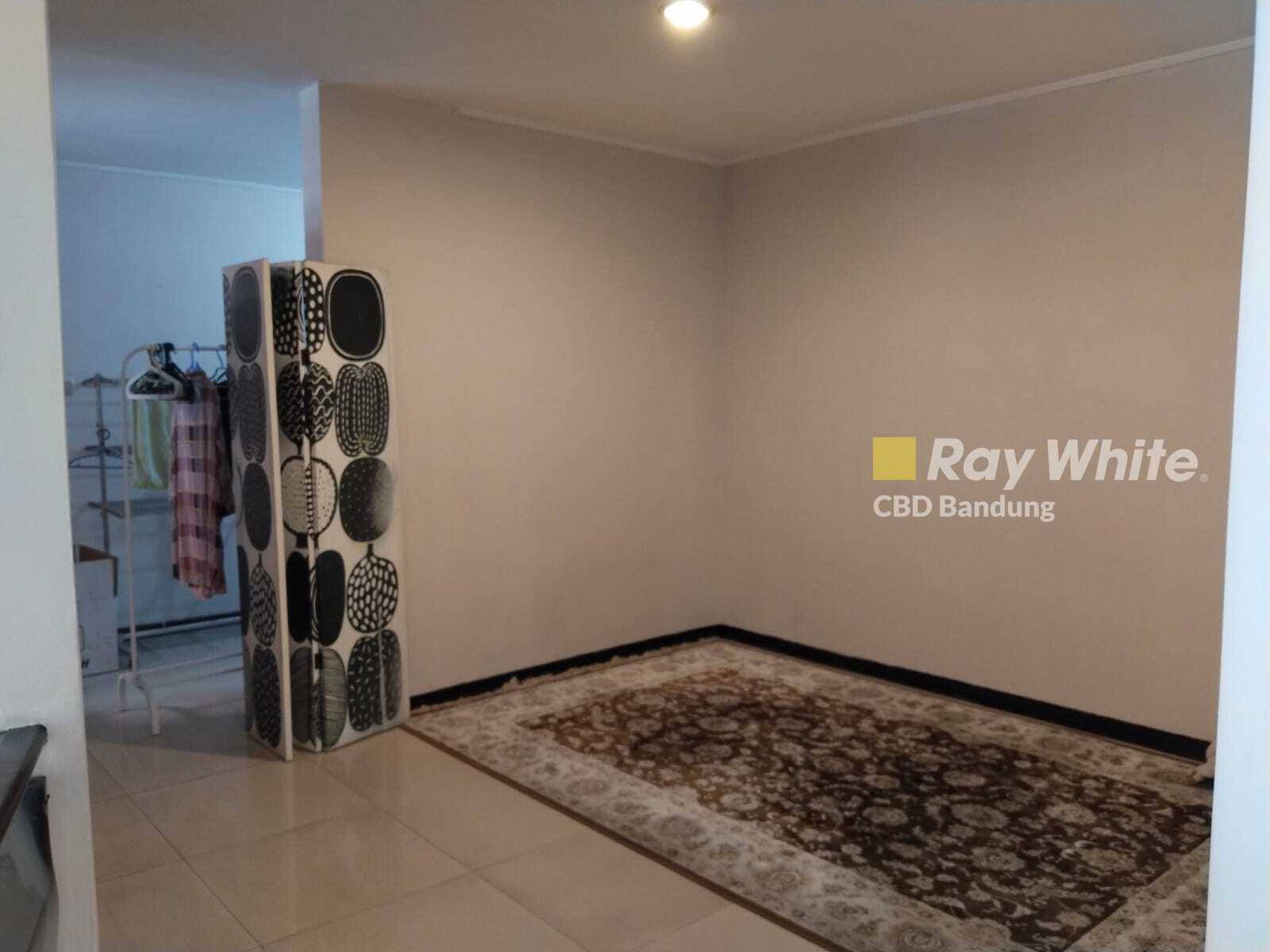 Langka Rumah 3 Lantai di Tirtasari sayap SariJadi Setra Duta