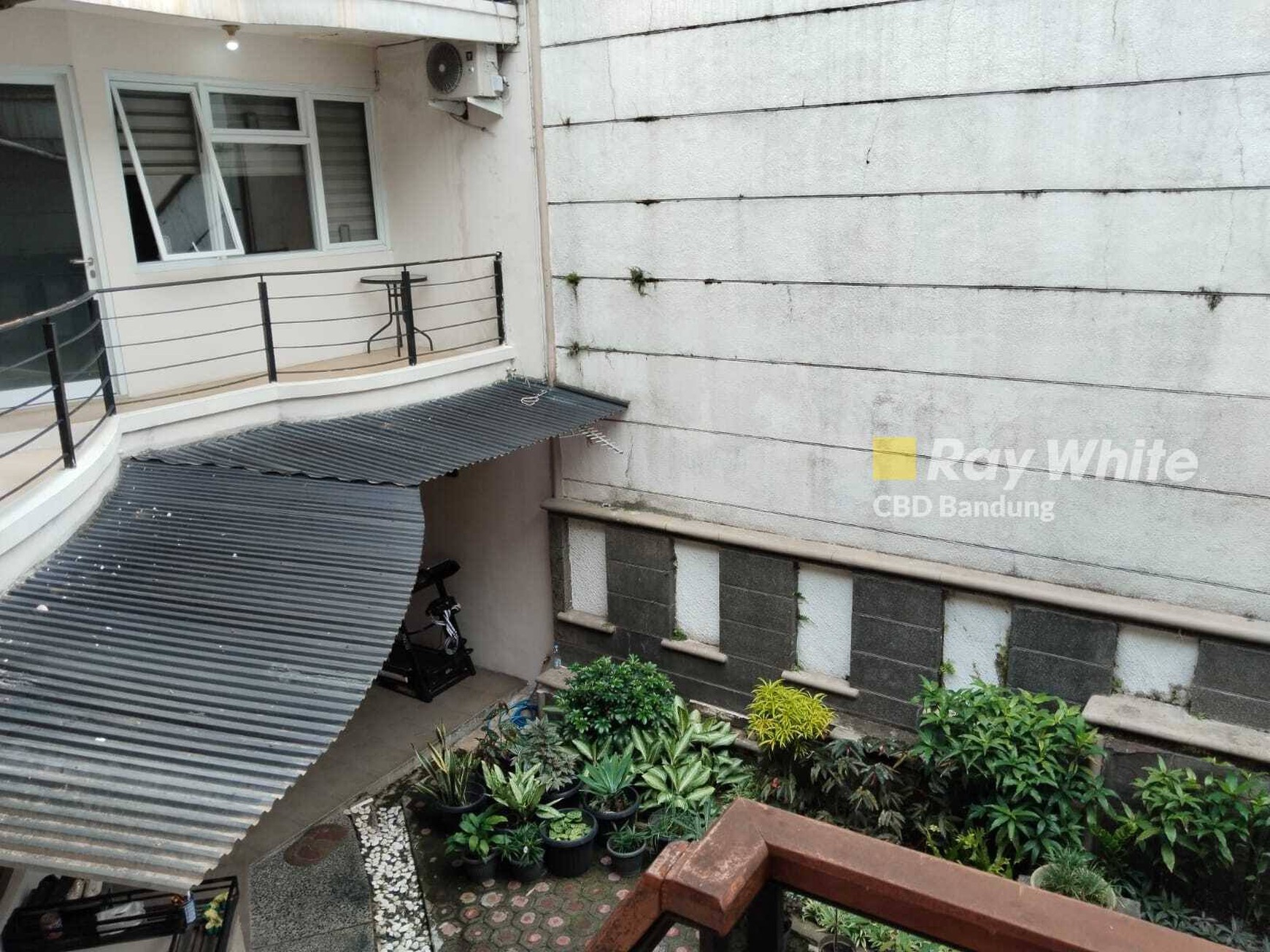 Langka Rumah 3 Lantai di Tirtasari sayap SariJadi Setra Duta