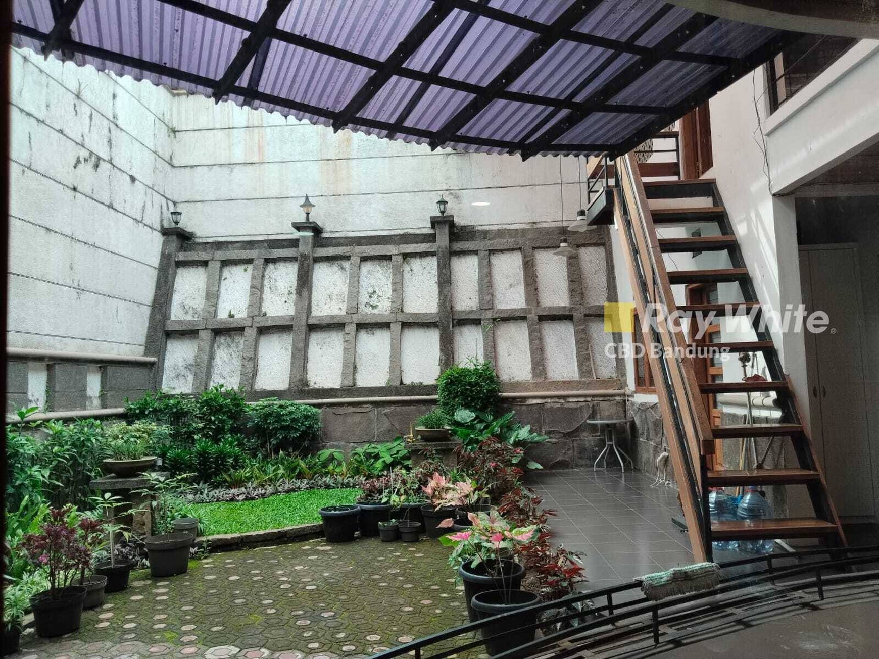 Langka Rumah 3 Lantai di Tirtasari sayap SariJadi Setra Duta