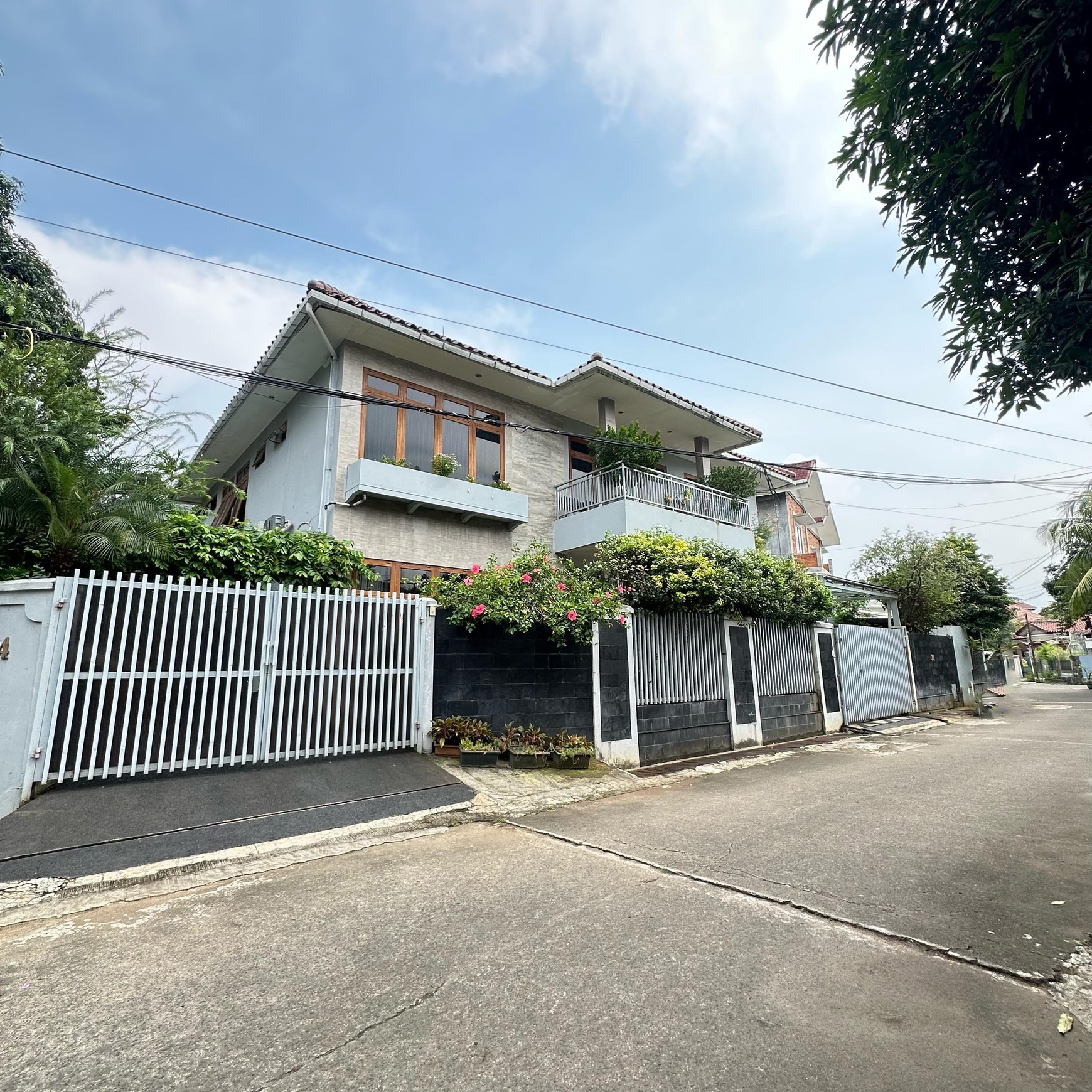 Rumah 2 Lantai Siap Huni dengan Hunian Nyaman dan Asri @Pancoran, Jakarta Selatan