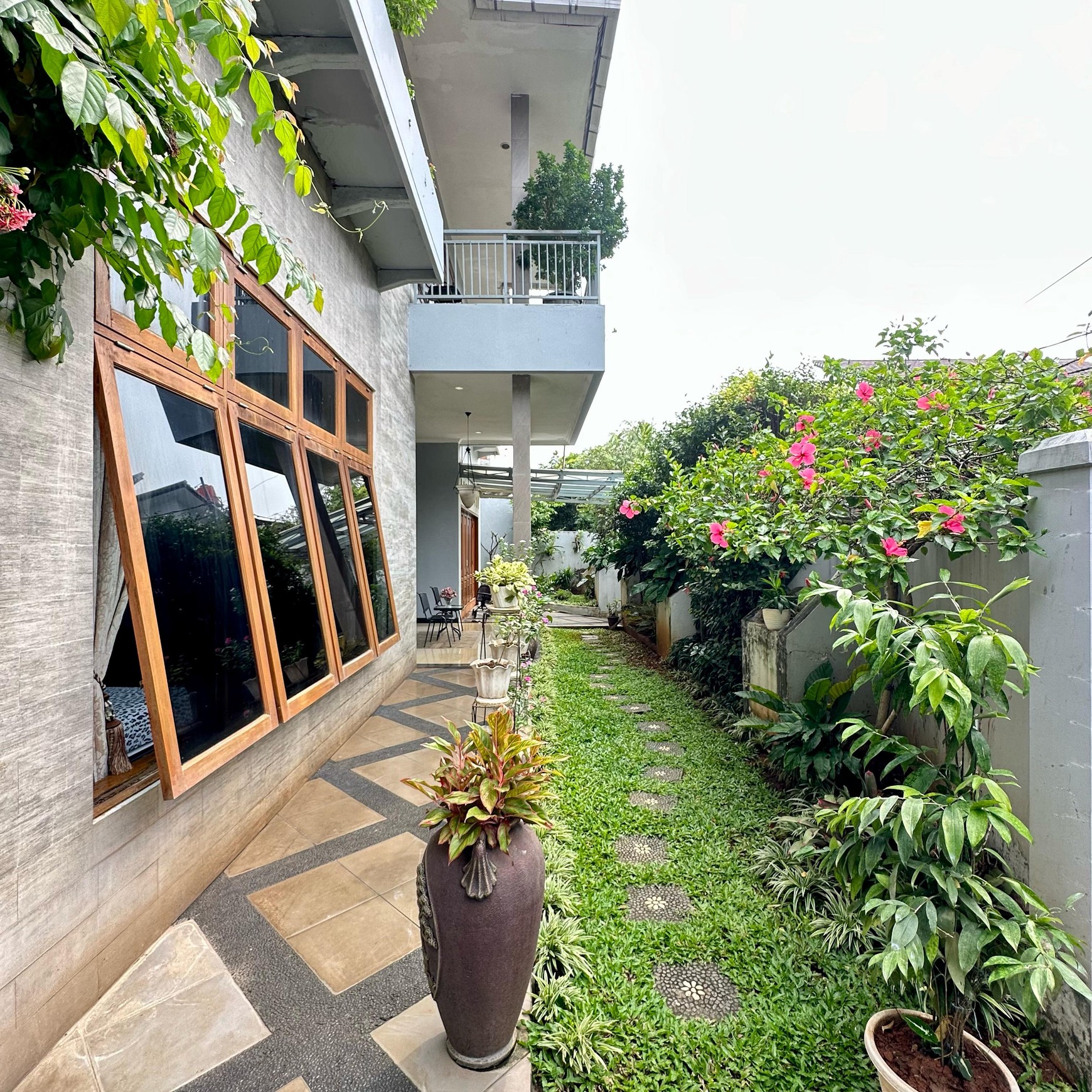 Rumah 2 Lantai Siap Huni dengan Hunian Nyaman dan Asri @Pancoran, Jakarta Selatan