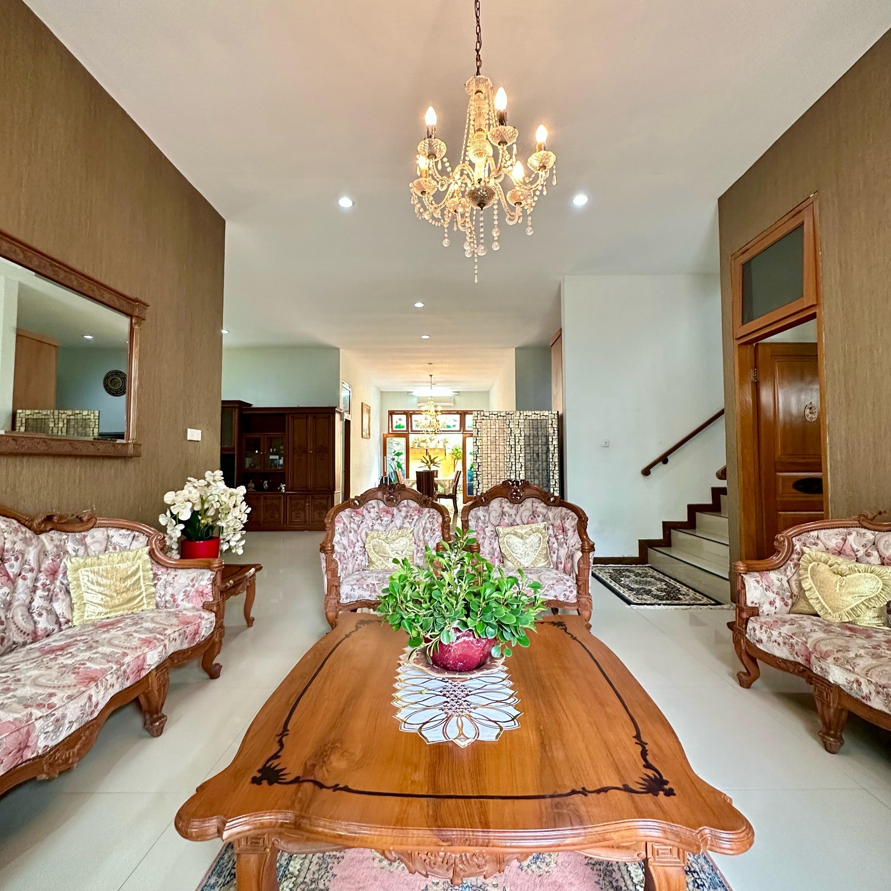 Rumah 2 Lantai Siap Huni dengan Hunian Nyaman dan Asri @Pancoran, Jakarta Selatan