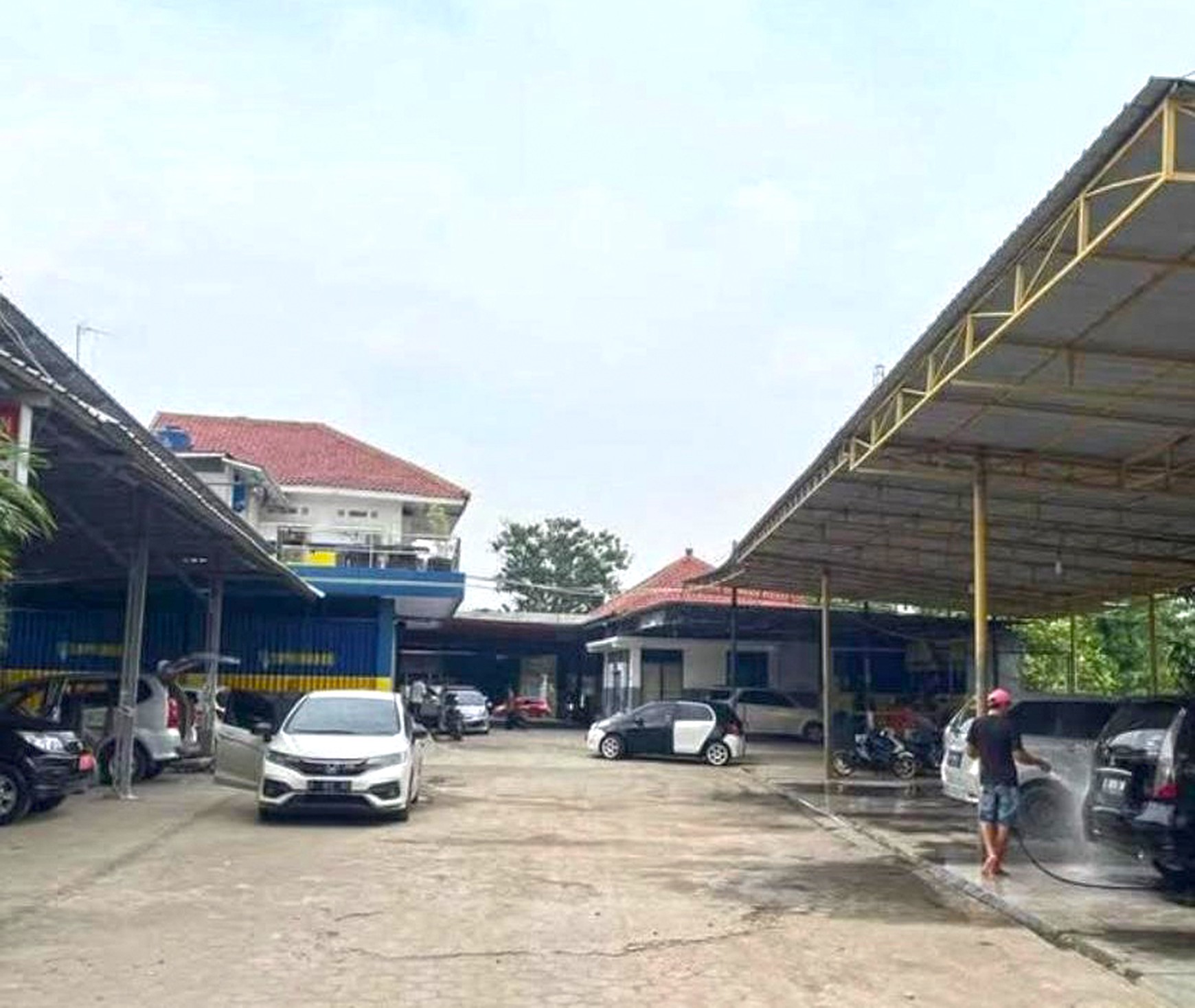 Tanah luas ada Bangunan Bengkel di Serang Banten