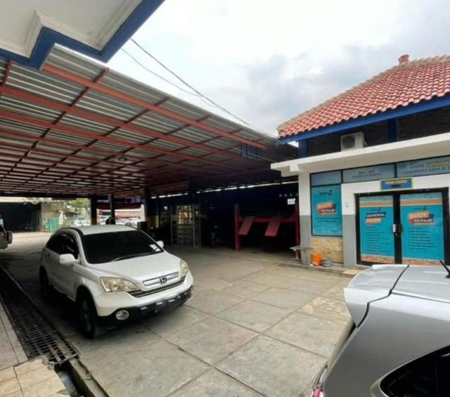 Tanah luas ada Bangunan Bengkel di Serang Banten