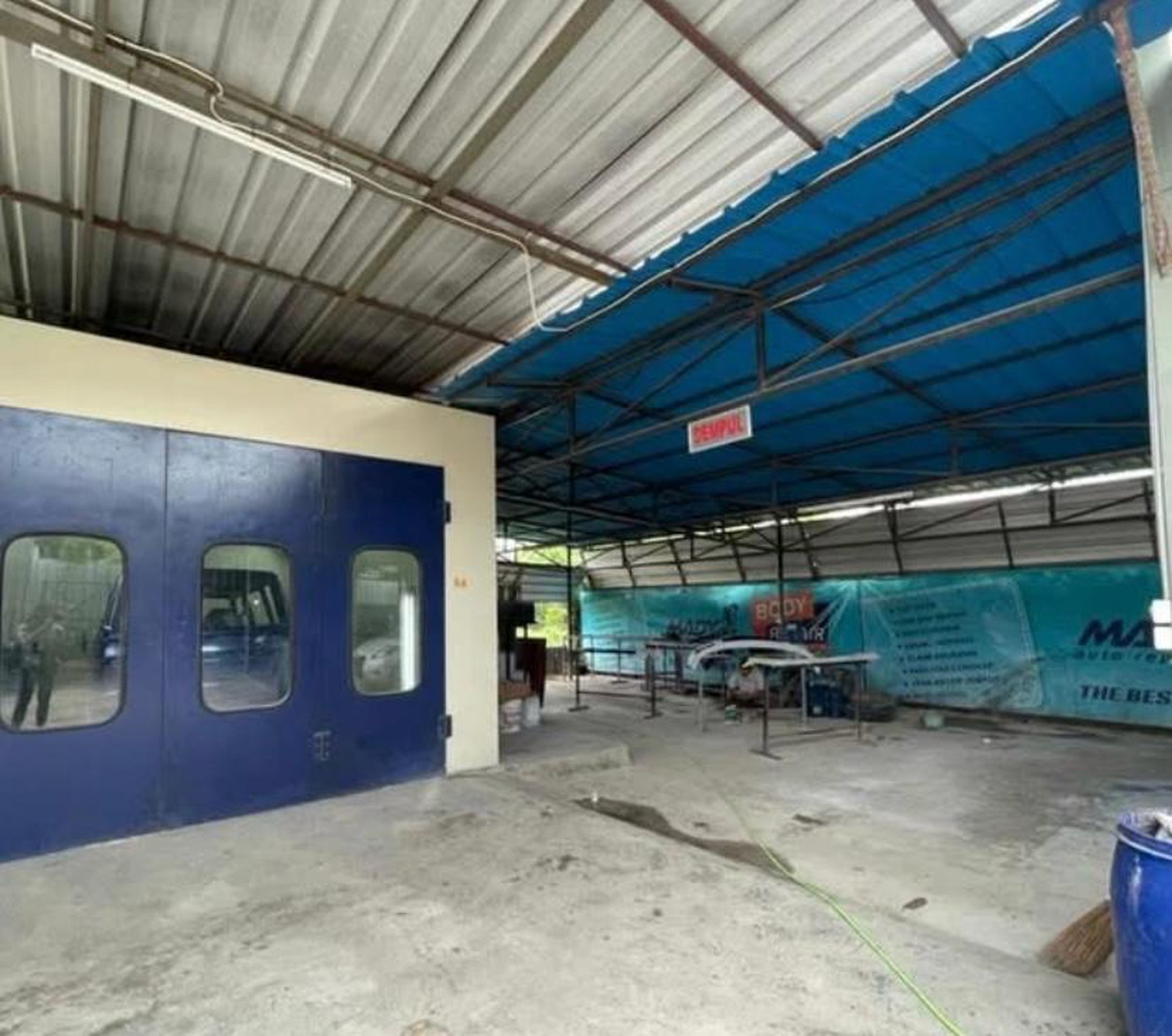Tanah luas ada Bangunan Bengkel di Serang Banten