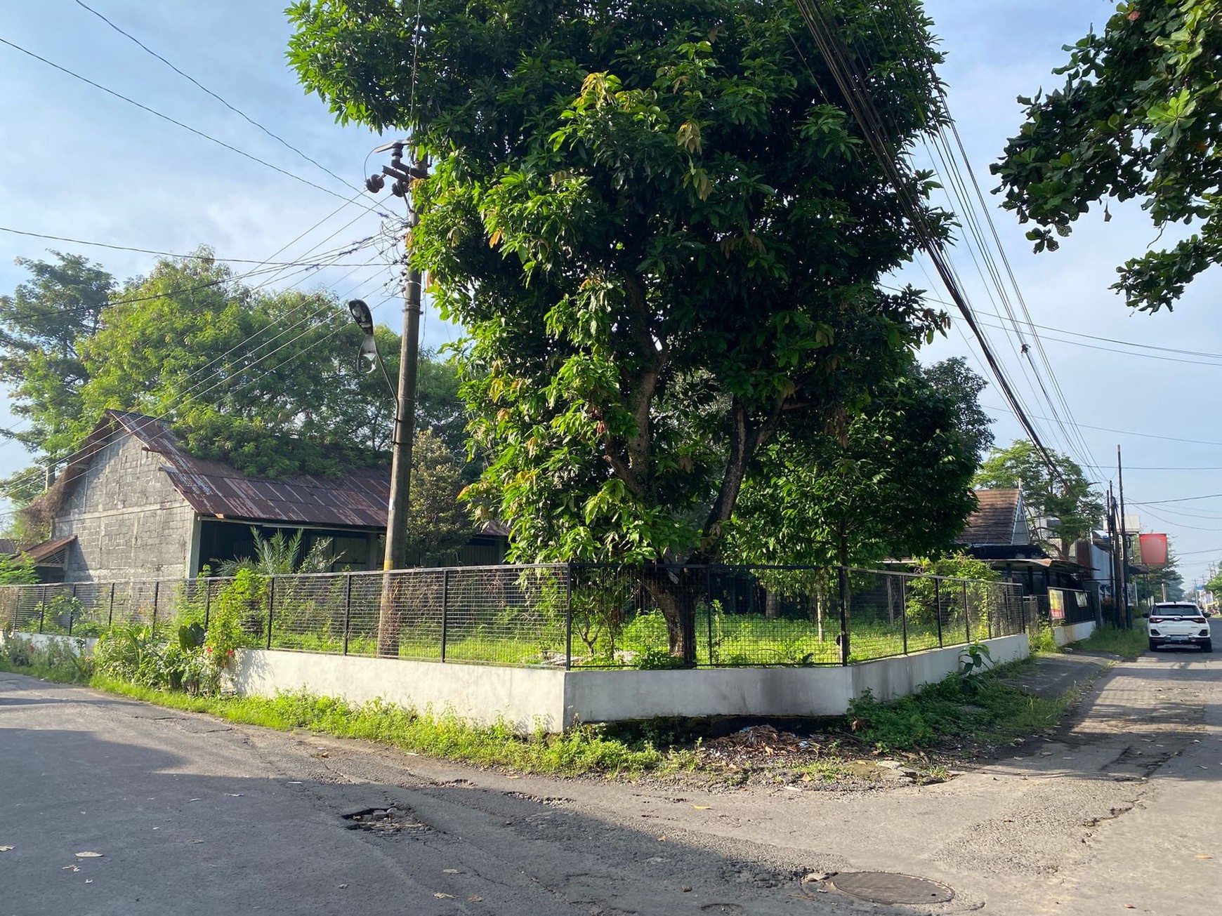 Investasi Tanah Pekarangan 985 Meter Persegi lokasi Dekat Manna Kampus Godean