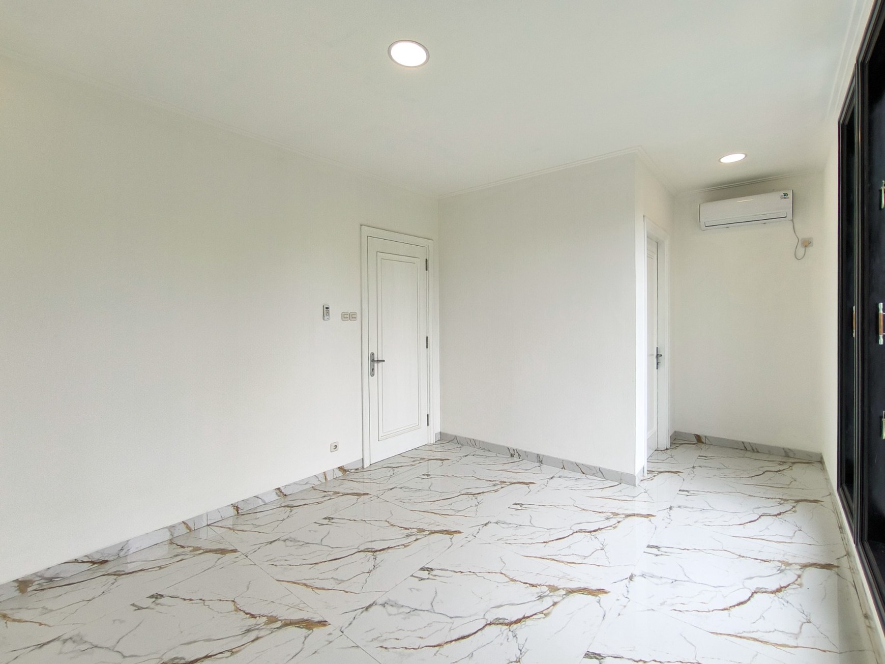 rumah di cluster exclusive sek 9