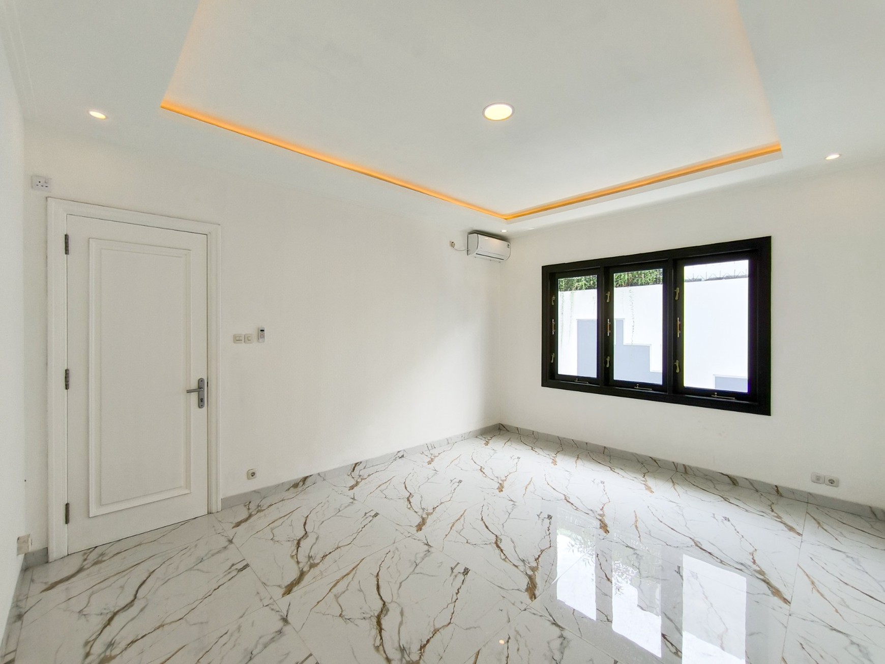 rumah di cluster exclusive sek 9