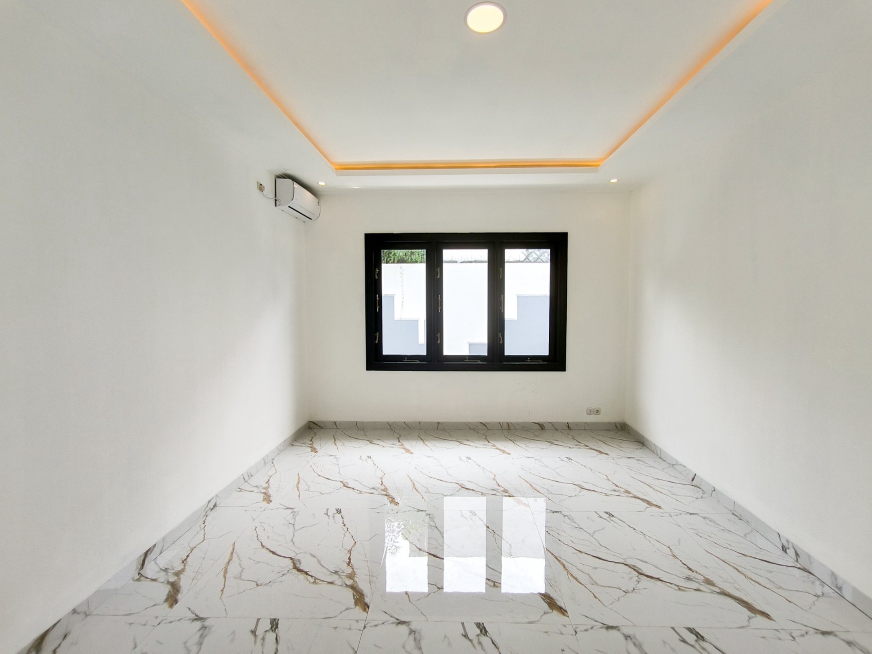 rumah di cluster exclusive sek 9
