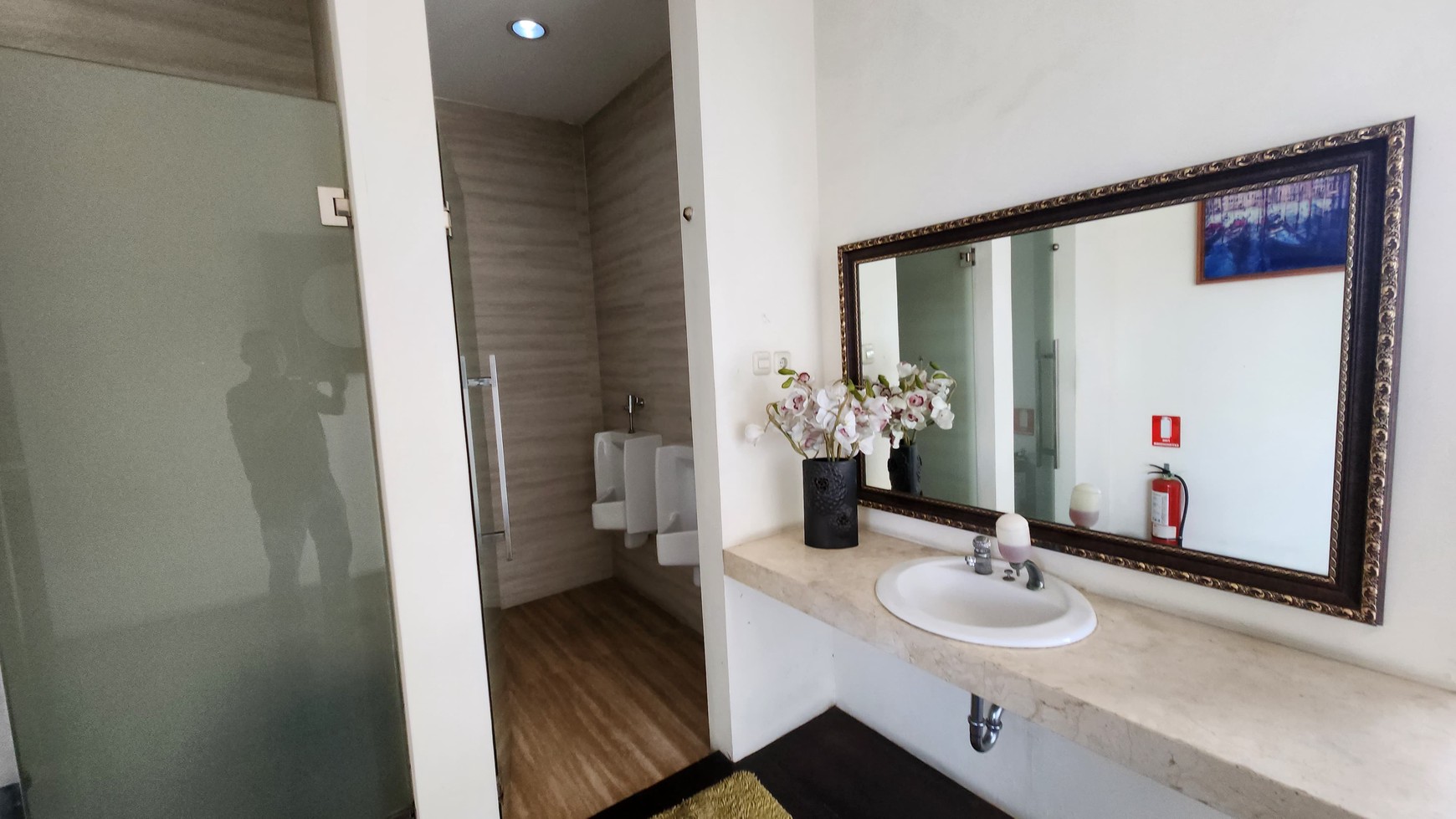 Gedung Kantor Mini Building 4 Lantai Mewah + Entertainment Roof Top - Prime Location - di Tebet Jakarta Selatan