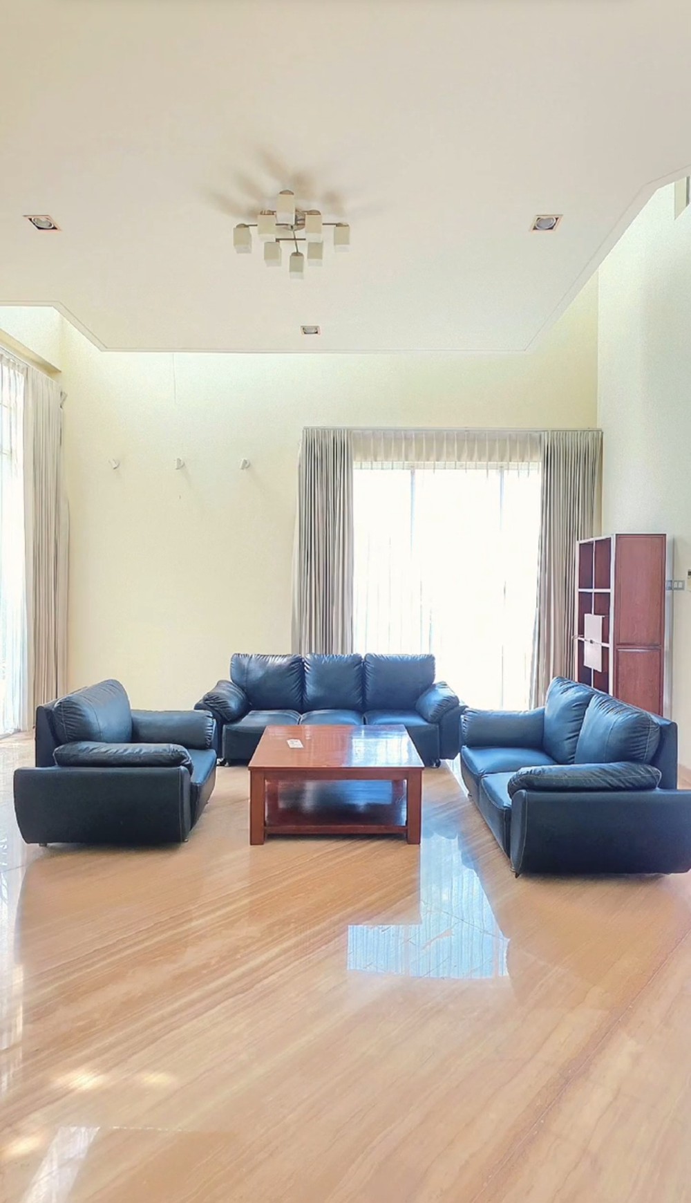 Disewakan Rumah Pakuwon Indah Surabaya Private Pool Plus Full Furnished Dekat Graha Family, Bukit Darmo Golf, Dian Istana, Citraland, Pakuwon Mall