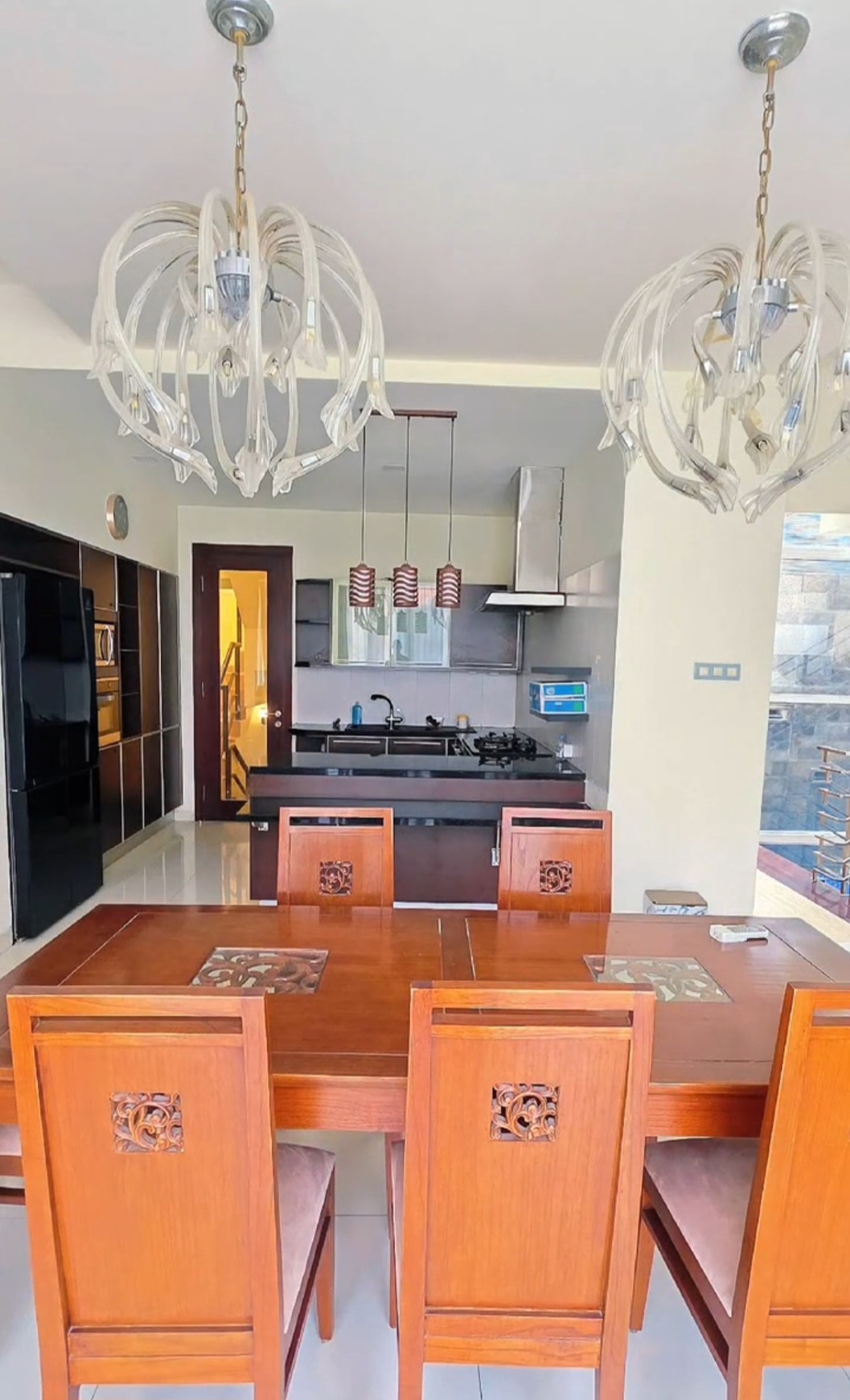 Disewakan Rumah Pakuwon Indah Surabaya Private Pool Plus Full Furnished Dekat Graha Family, Bukit Darmo Golf, Dian Istana, Citraland, Pakuwon Mall