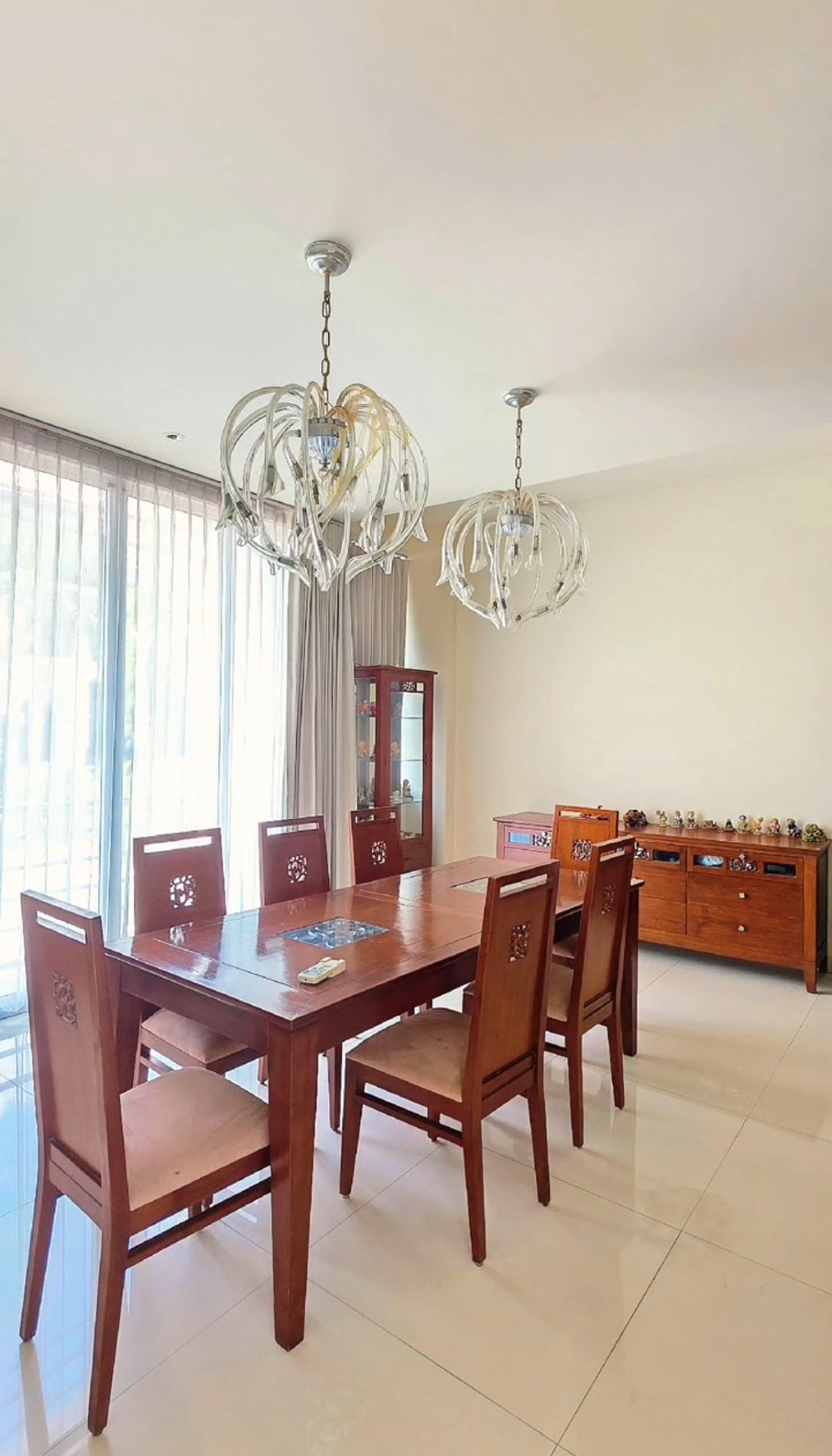 Disewakan Rumah Pakuwon Indah Surabaya Private Pool Plus Full Furnished Dekat Graha Family, Bukit Darmo Golf, Dian Istana, Citraland, Pakuwon Mall