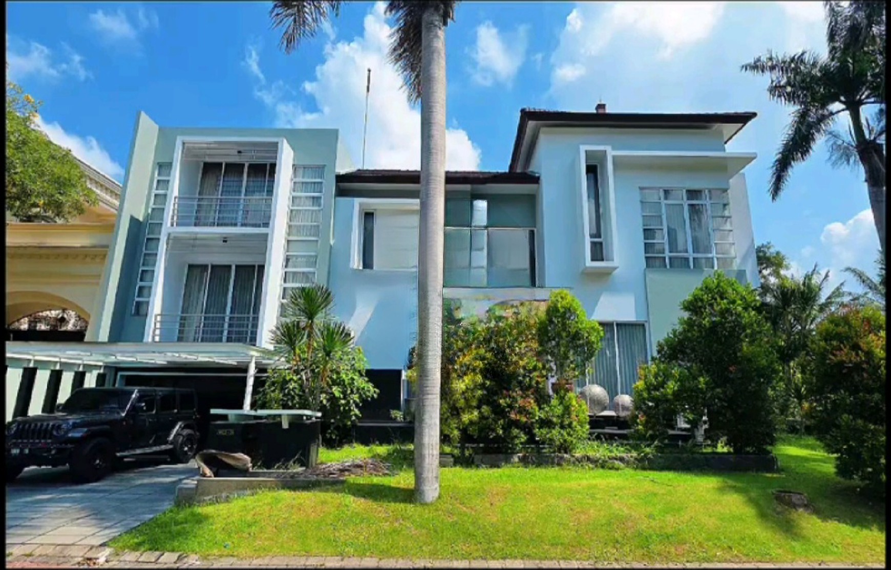 Disewakan Rumah Pakuwon Indah Surabaya Private Pool Plus Full Furnished Dekat Graha Family, Bukit Darmo Golf, Dian Istana, Citraland, Pakuwon Mall
