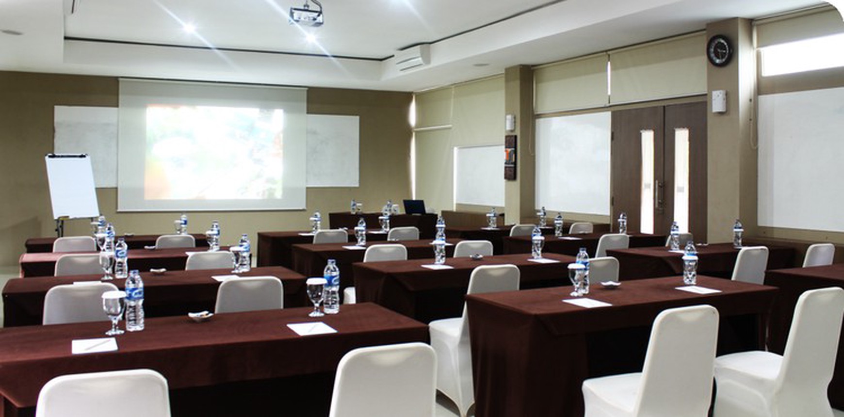 Dijual Hotel dan Training Center di Bintaro, Pondok Aren