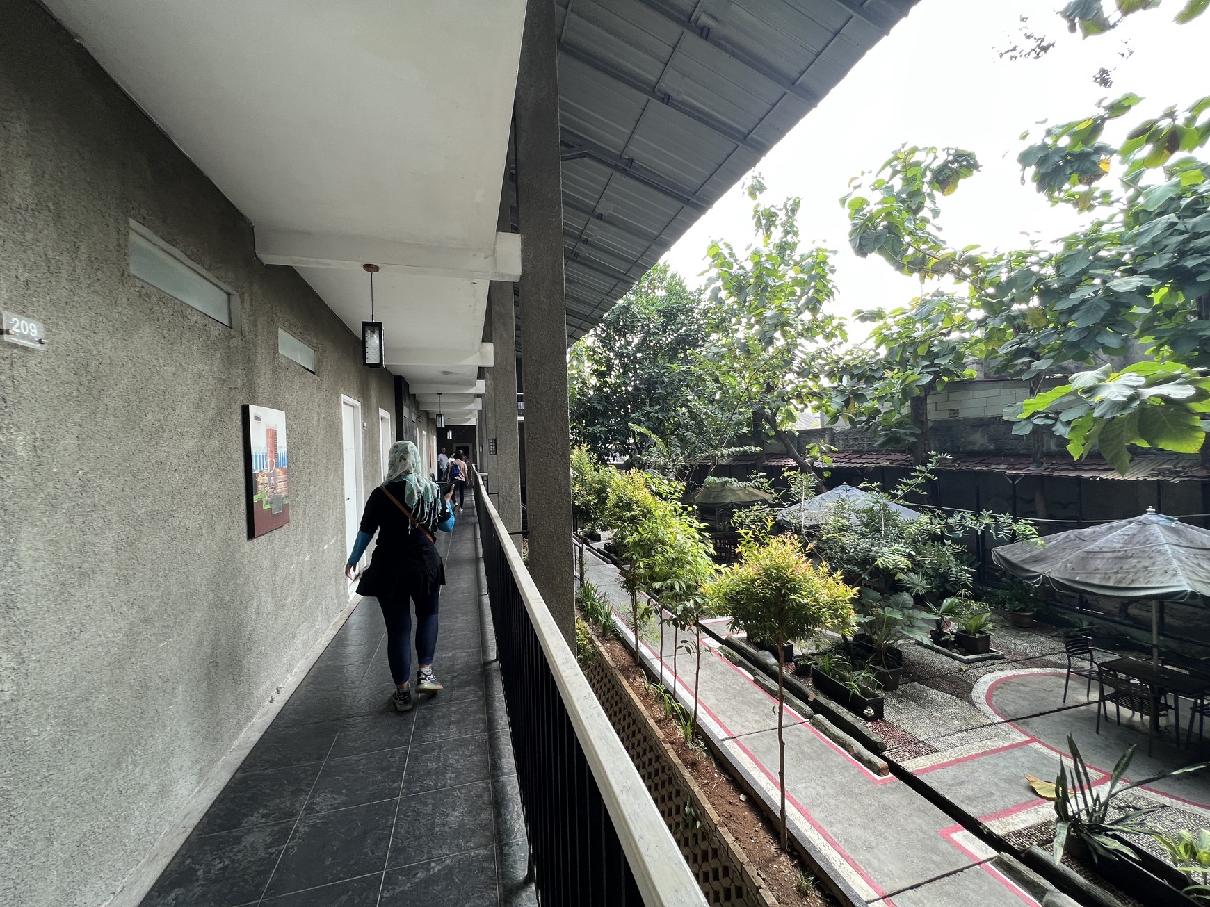 Dijual Hotel dan Training Center di Bintaro, Pondok Aren