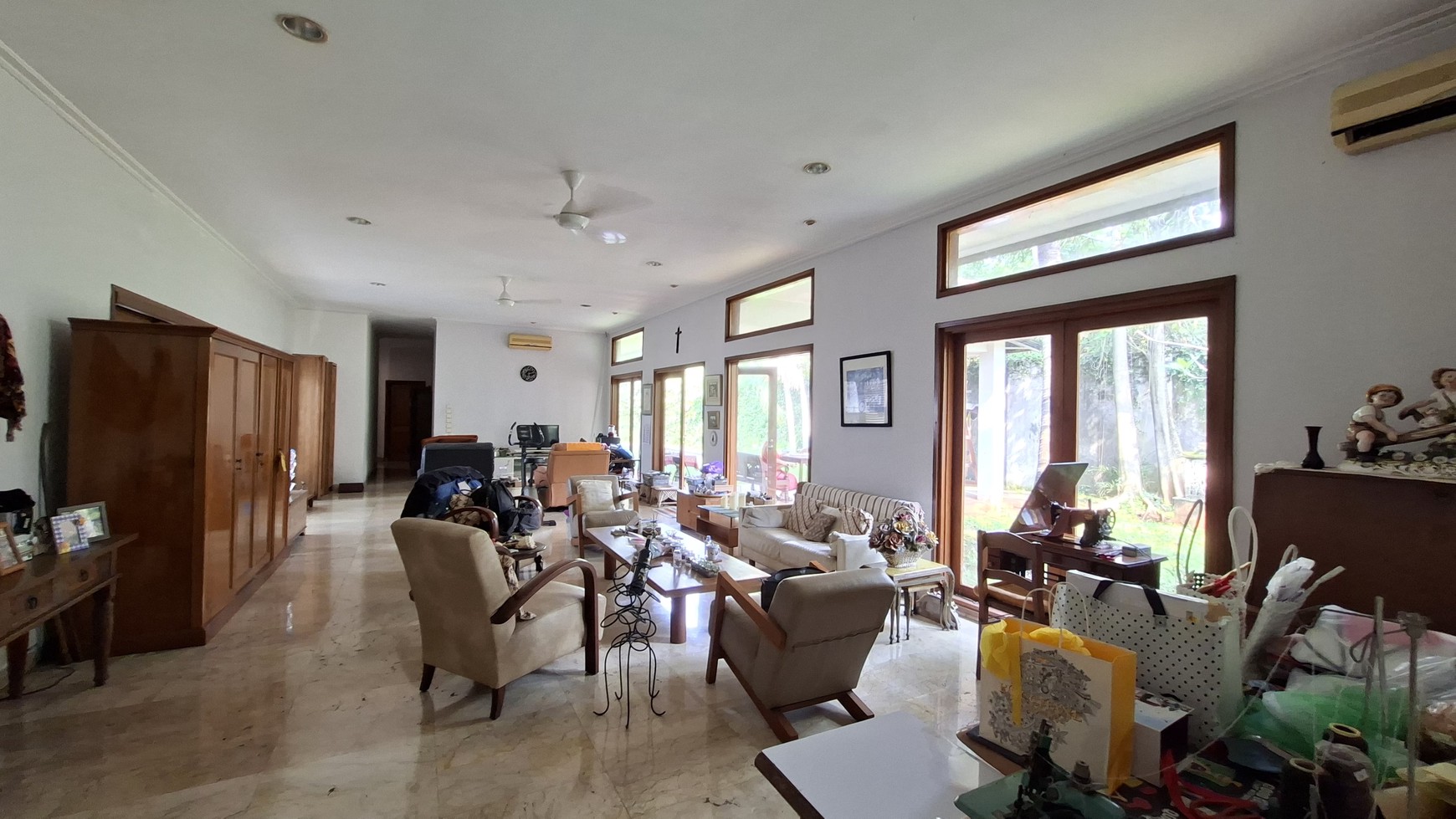 Rumah Luas Hanya 1 Lantai dengan Harga Bagus di Kemang