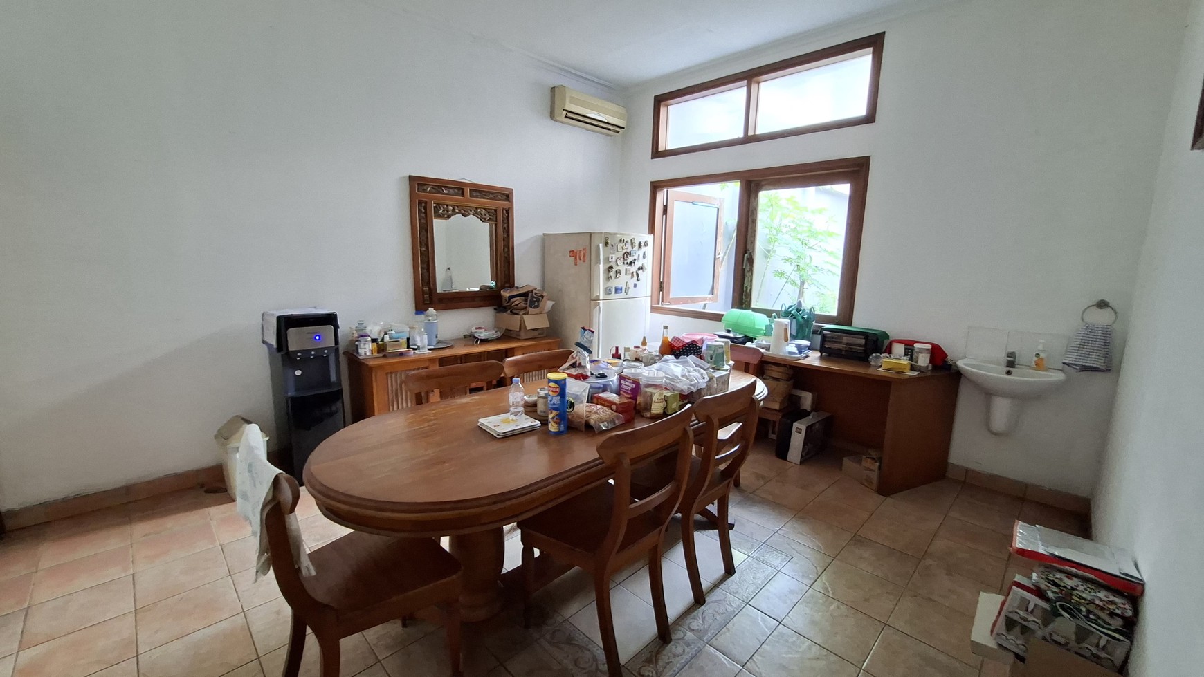 Rumah Luas Hanya 1 Lantai dengan Harga Bagus di Kemang