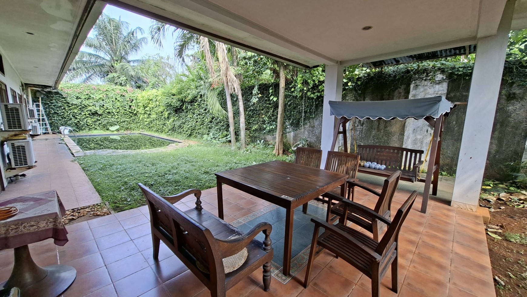 Rumah Luas Hanya 1 Lantai dengan Harga Bagus di Kemang