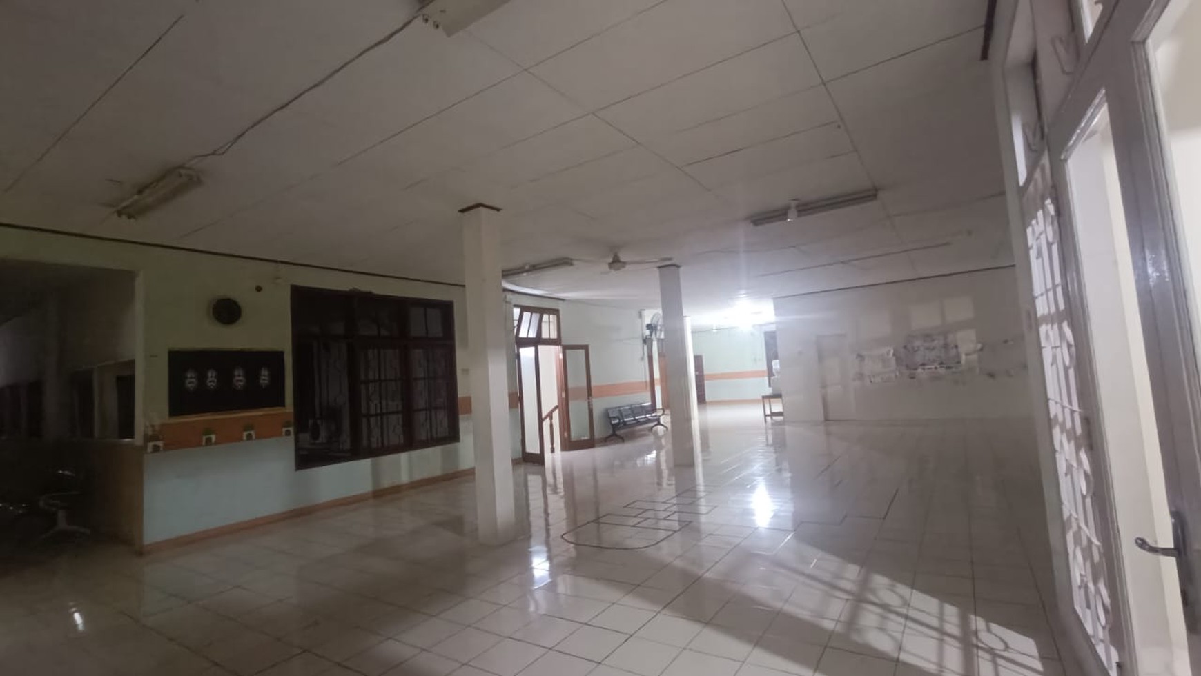 Dijual Harga Bersaing Gedung Cirendeu, Cocok untuk Rumah Sakit, Sekolah, Kantor