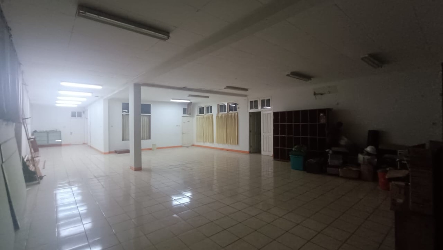 Dijual Harga Bersaing Gedung Cirendeu, Cocok untuk Rumah Sakit, Sekolah, Kantor