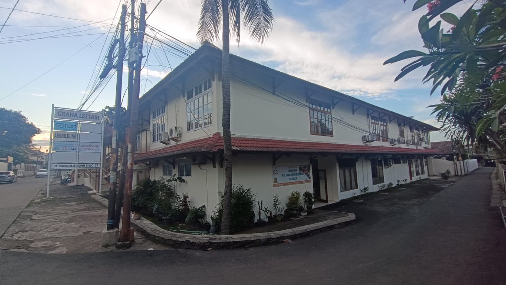 Dijual Harga Bersaing Gedung Cirendeu, Cocok untuk Rumah Sakit, Sekolah, Kantor