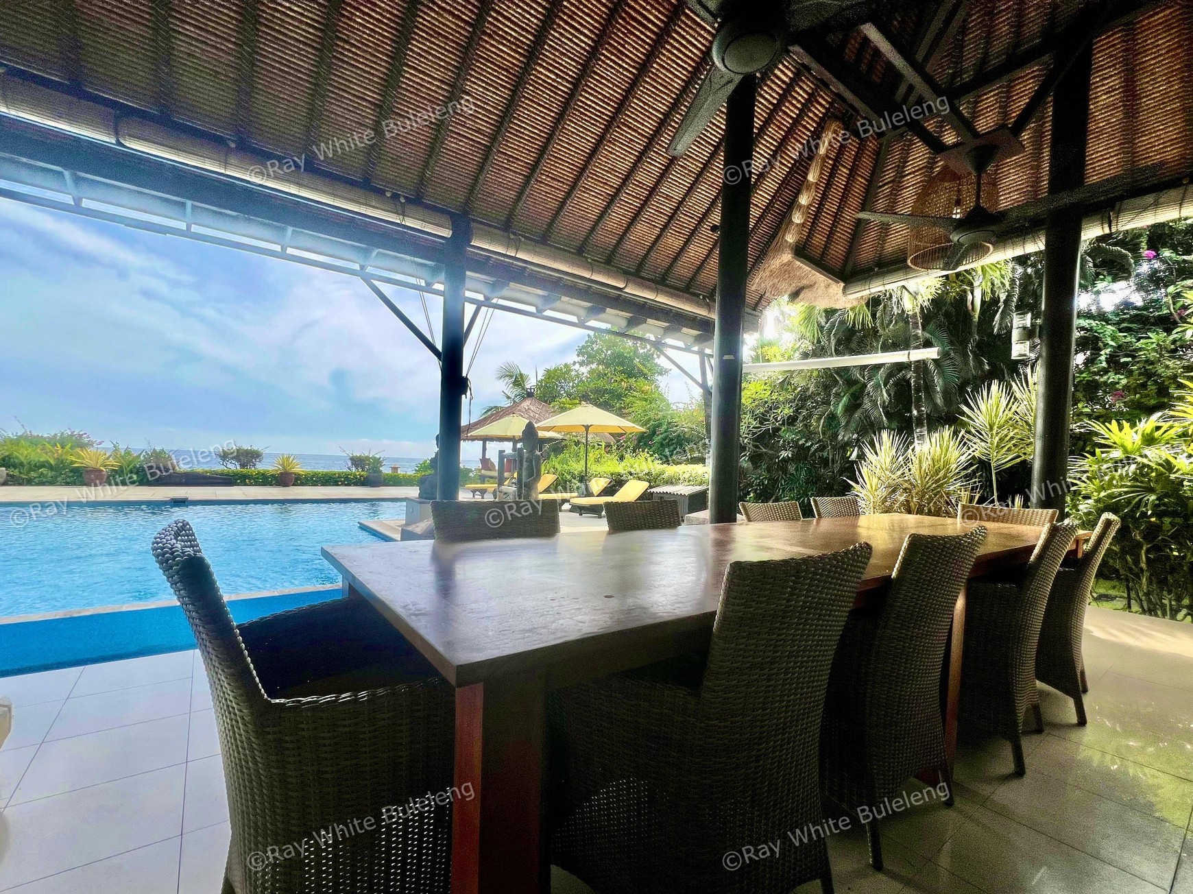 Luxury Beachfront Villa with Guest House and Spacious Garden