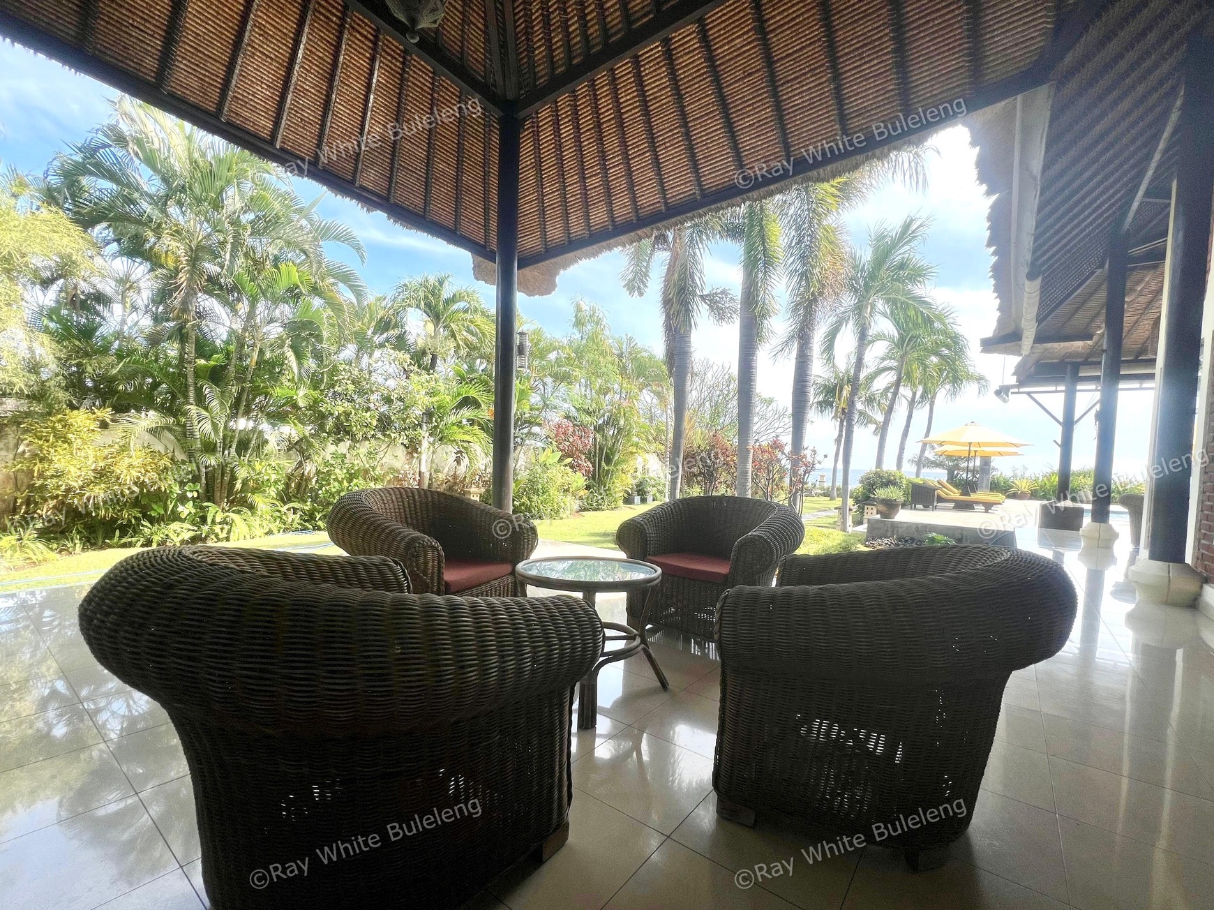 Luxury Beachfront Villa with Guest House and Spacious Garden