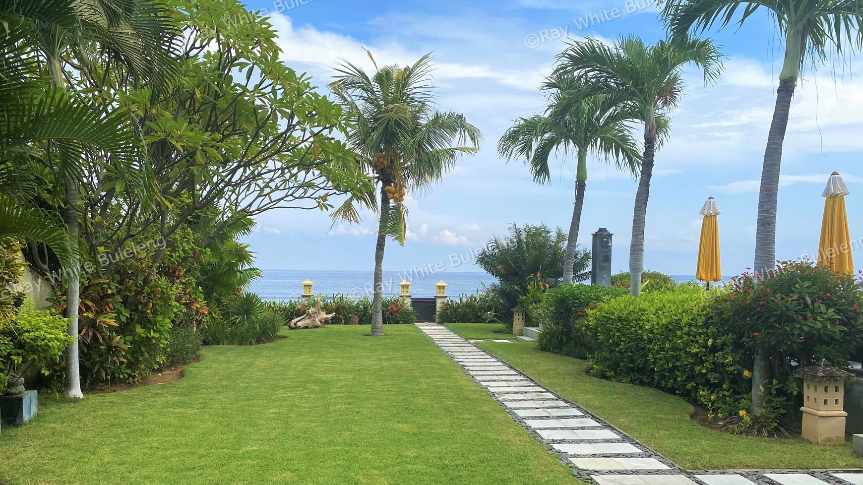 Luxury Beachfront Villa with Guest House and Spacious Garden