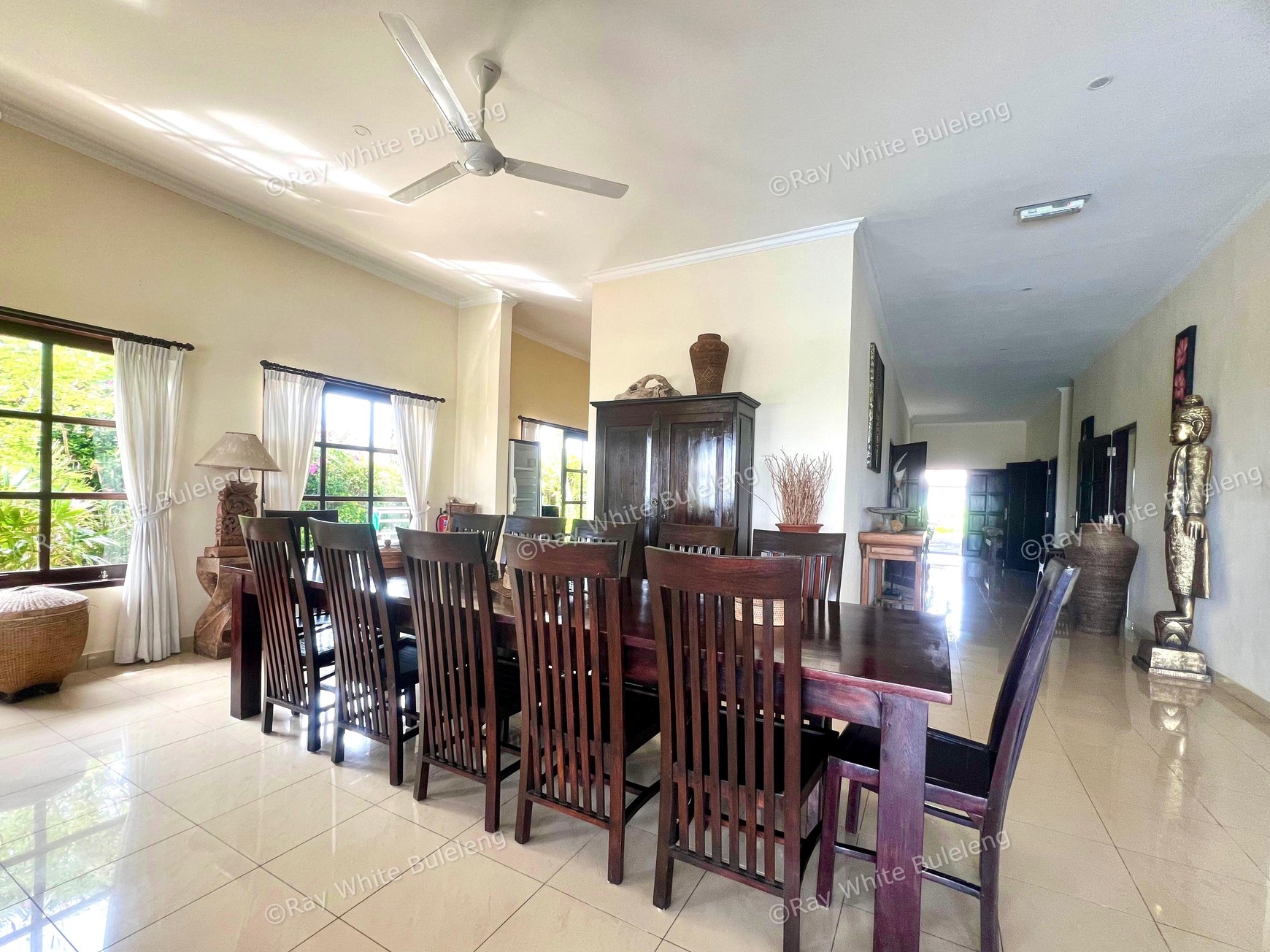 Luxury Beachfront Villa with Guest House and Spacious Garden