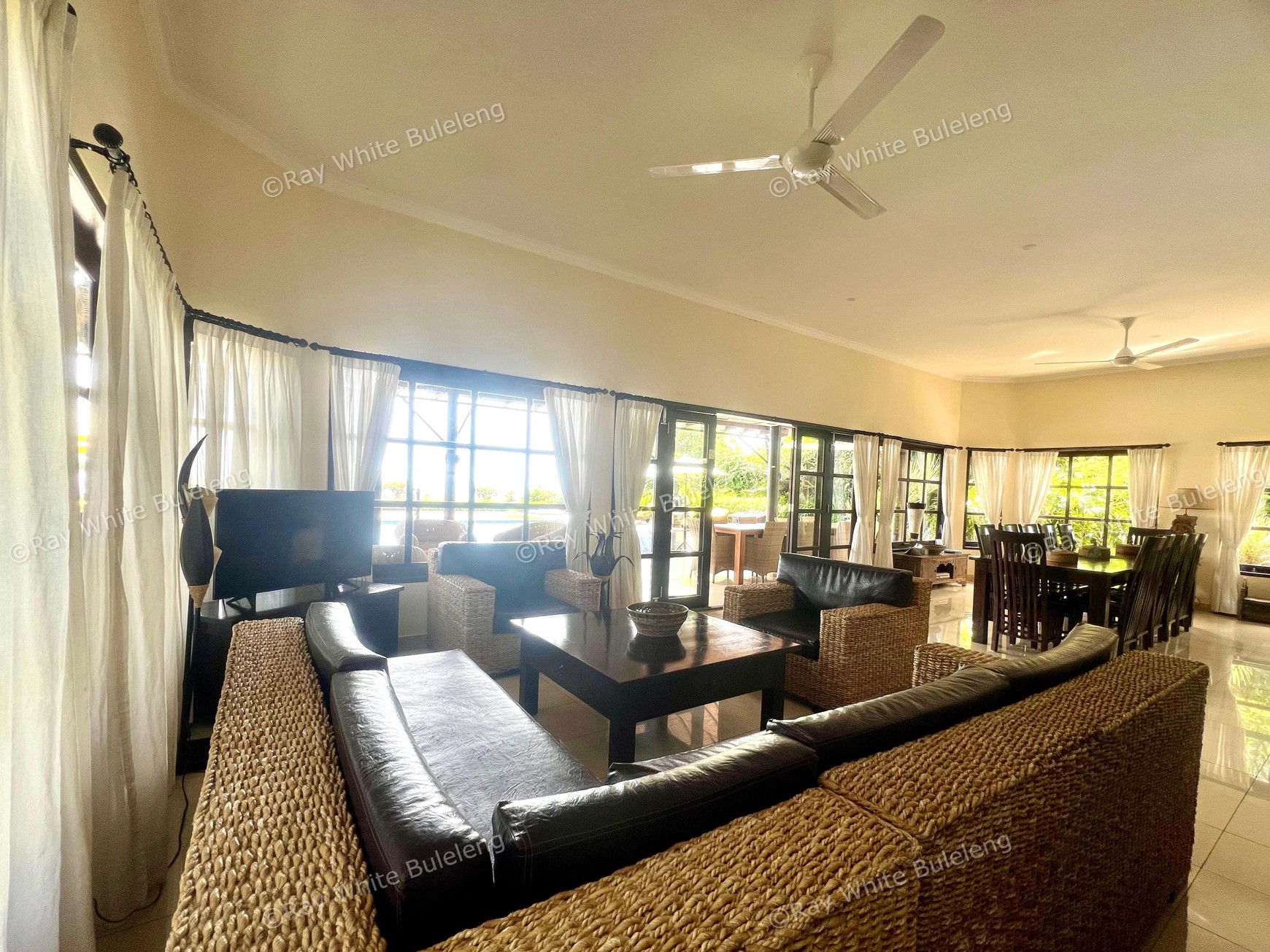 Luxury Beachfront Villa with Guest House and Spacious Garden
