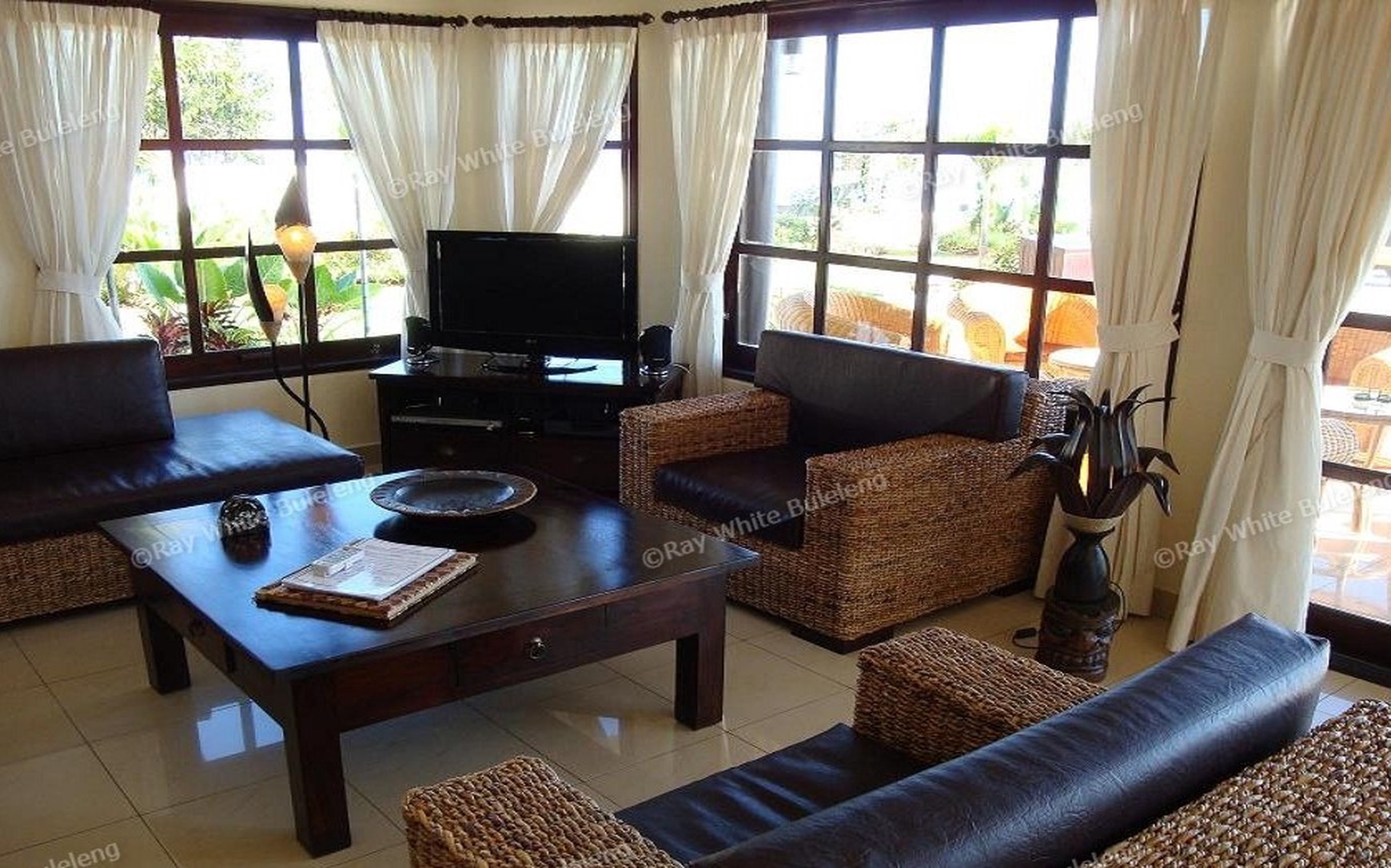Luxury Beachfront Villa with Guest House and Spacious Garden