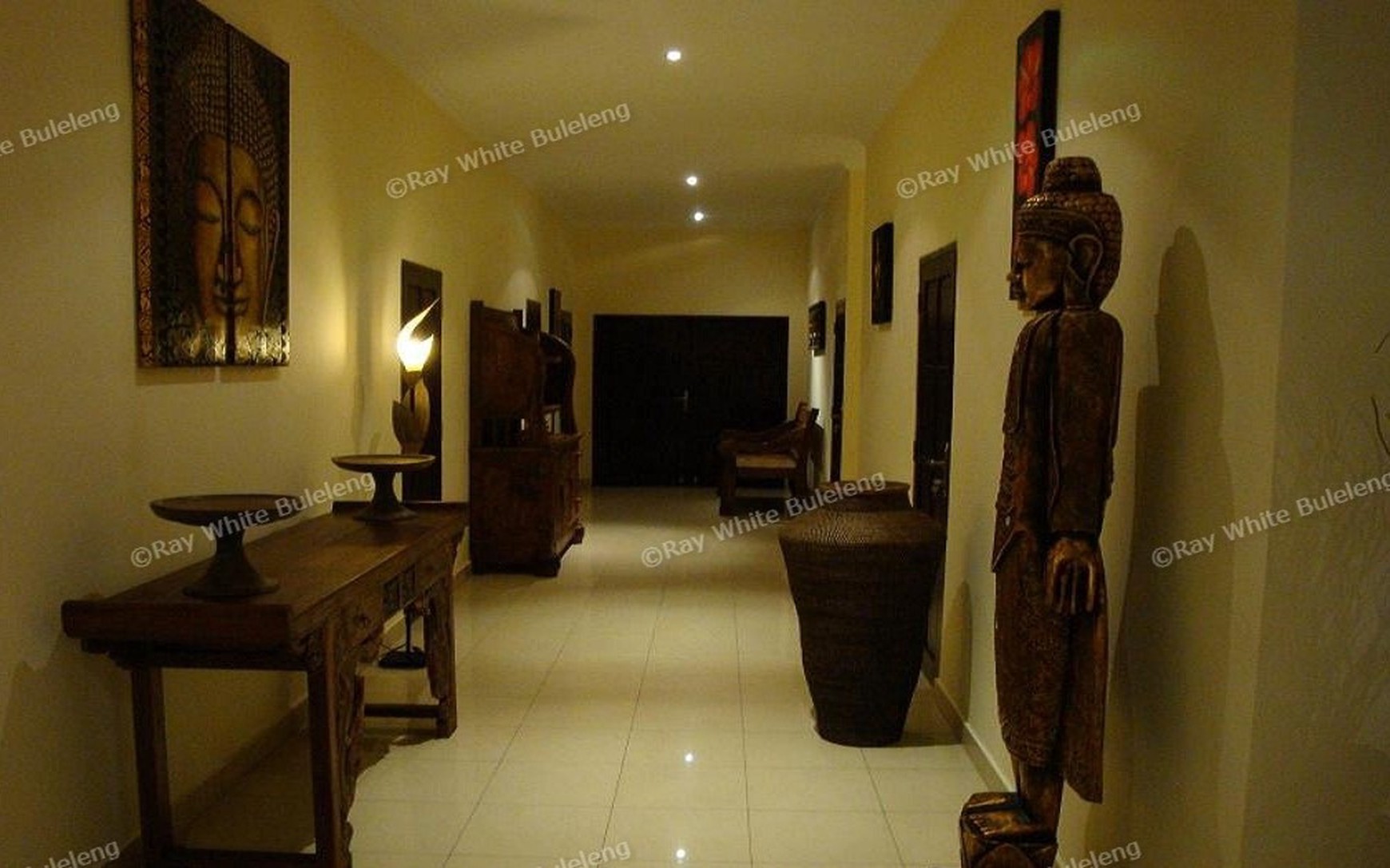 Luxury Beachfront Villa with Guest House and Spacious Garden
