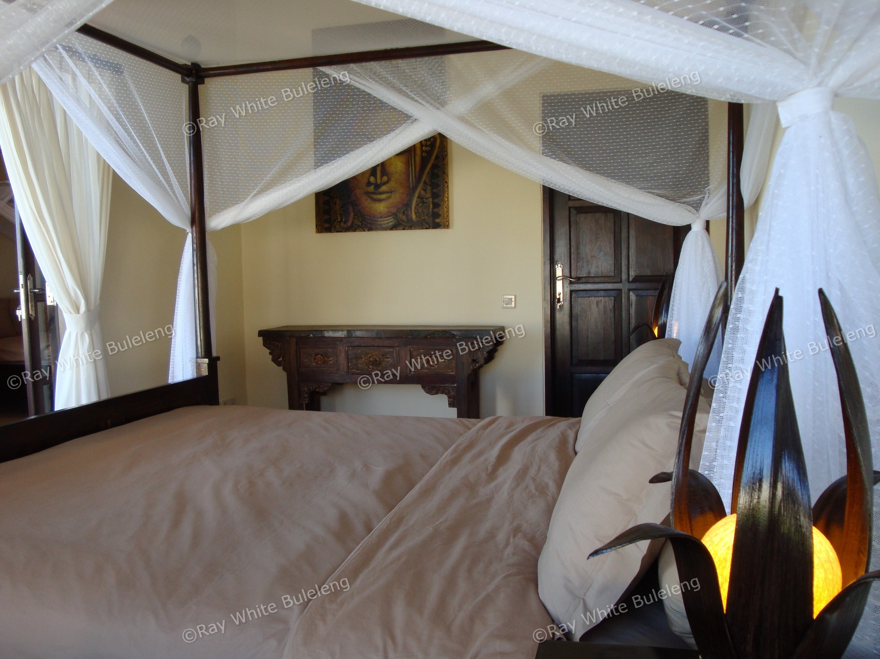 Luxury Beachfront Villa with Guest House and Spacious Garden
