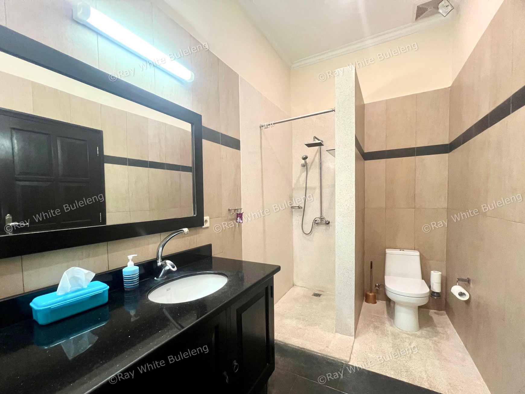 Luxury Beachfront Villa with Guest House and Spacious Garden