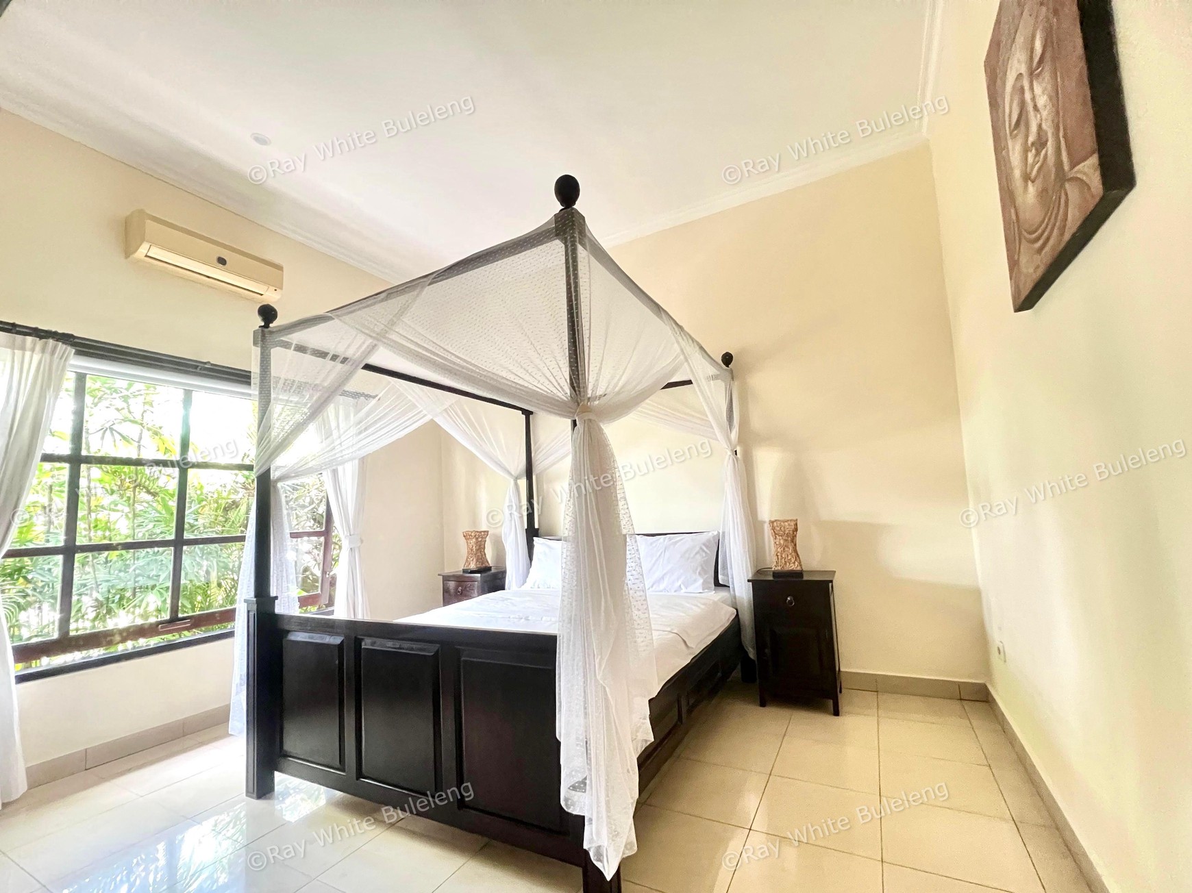 Luxury Beachfront Villa with Guest House and Spacious Garden