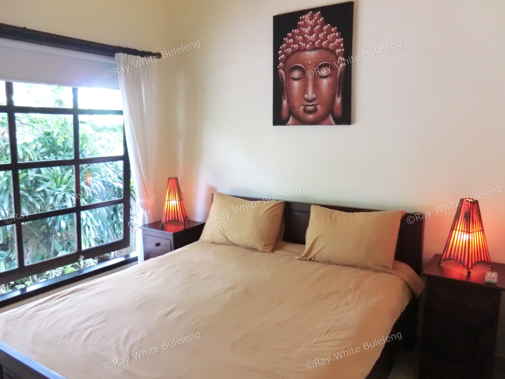 Luxury Beachfront Villa with Guest House and Spacious Garden