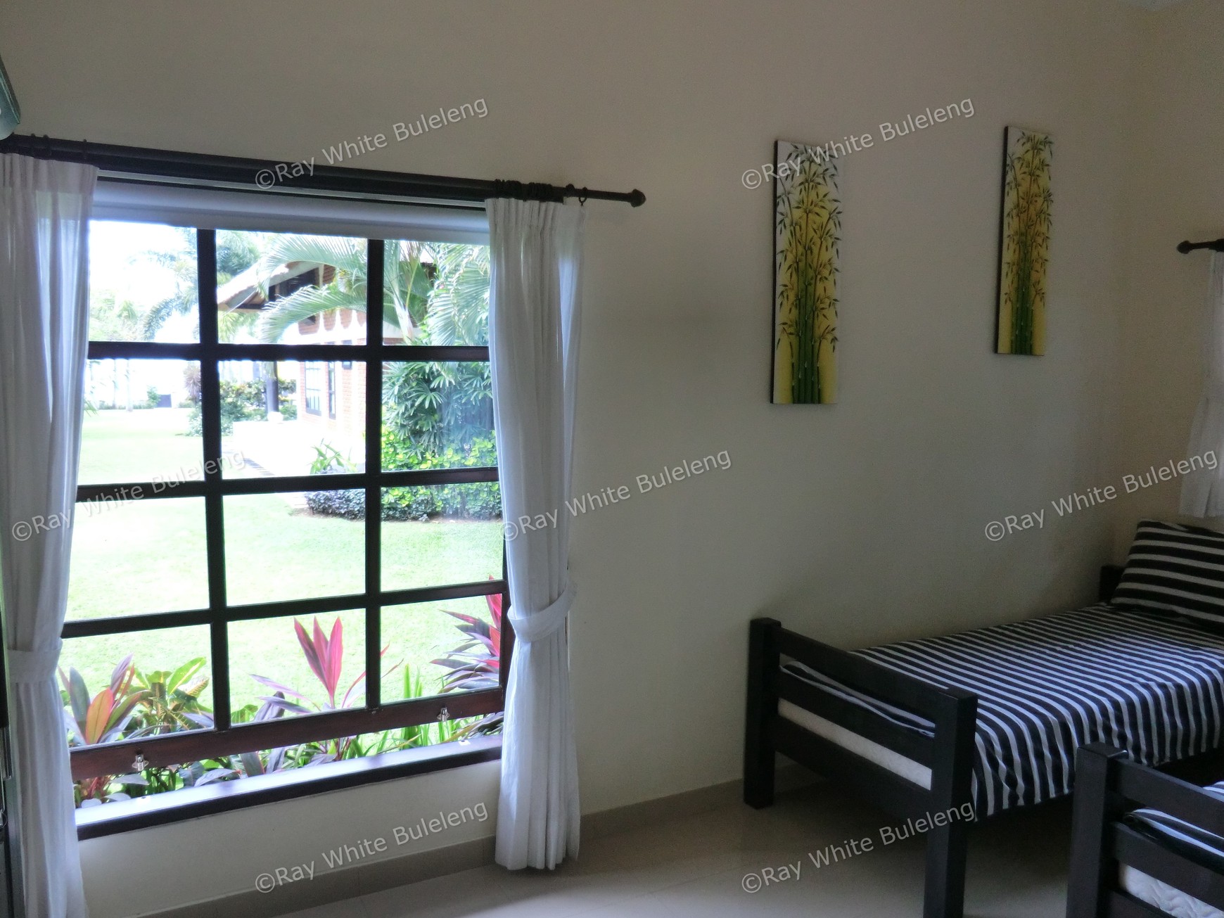 Luxury Beachfront Villa with Guest House and Spacious Garden
