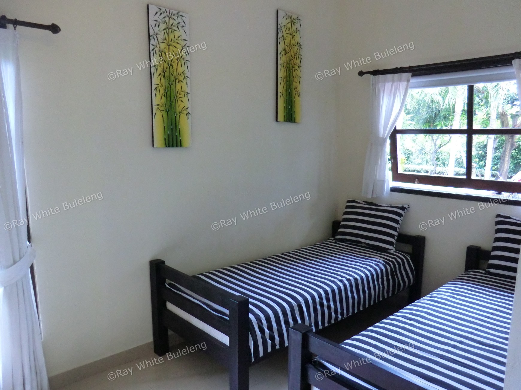 Luxury Beachfront Villa with Guest House and Spacious Garden