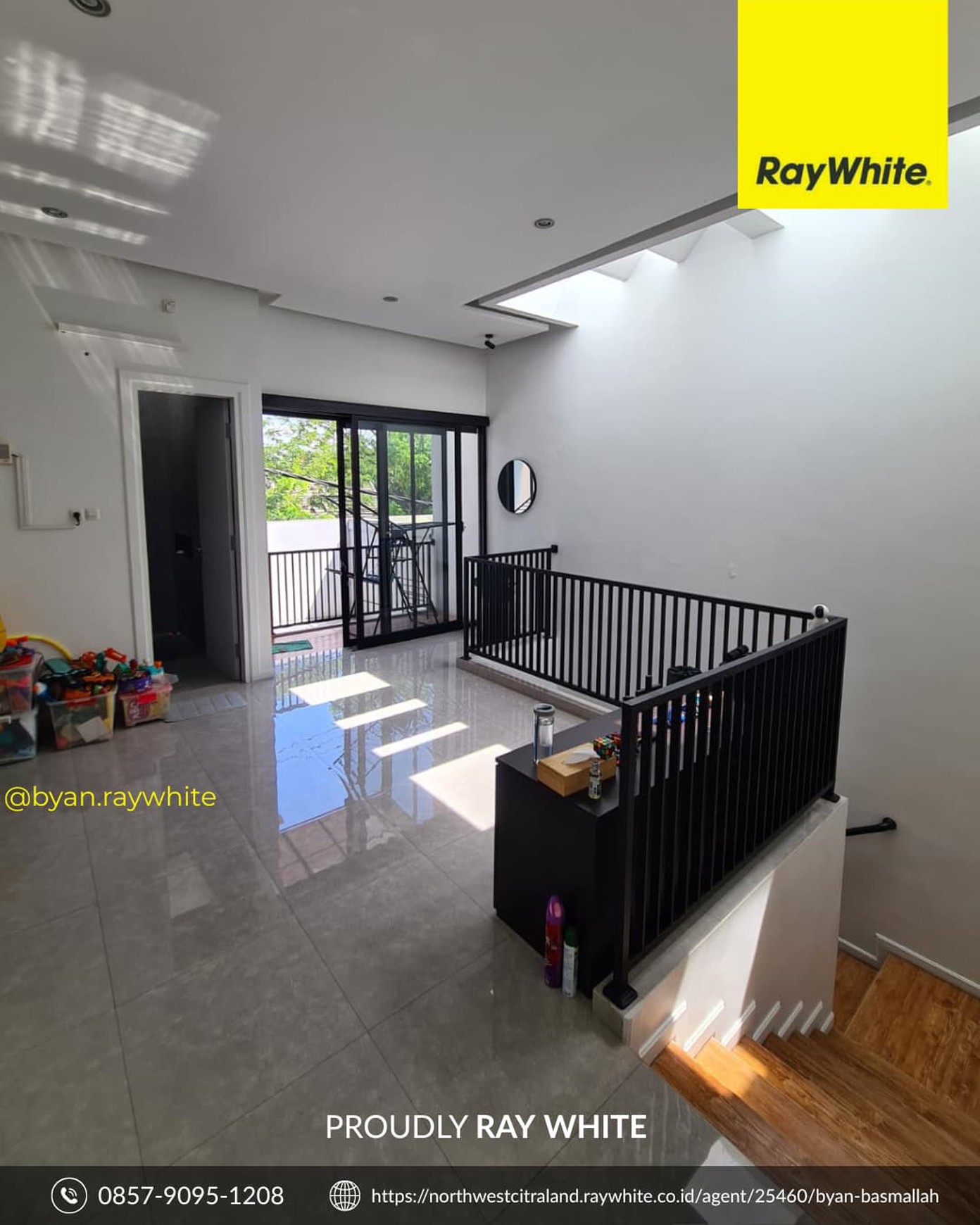 DIJUAL RUMAH MODERN MINIMALIS - ROYAL RESIDENCE