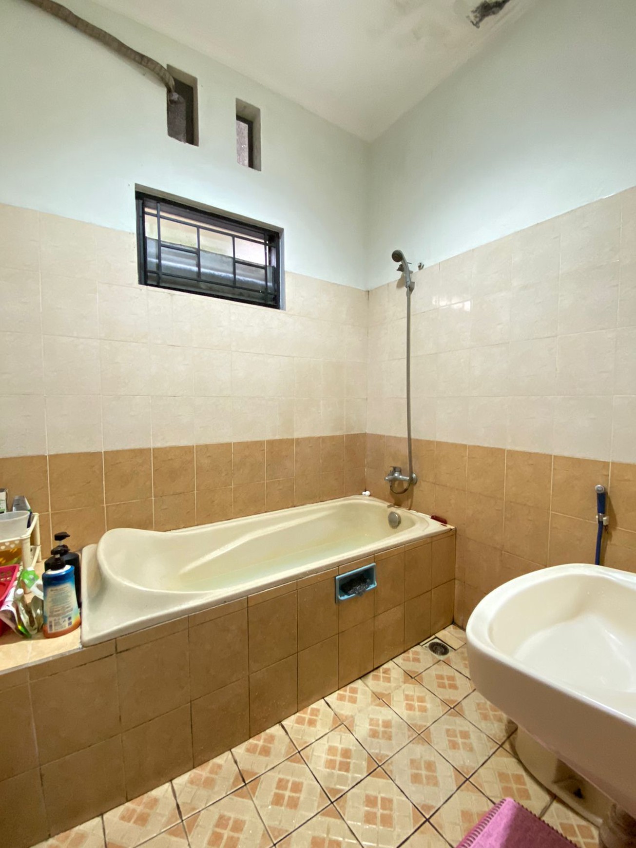 Rumah Ternyaman ada Rooftop Taman di Cinere - Dekat Mall & Tol, Siap Huni - Harga Nego