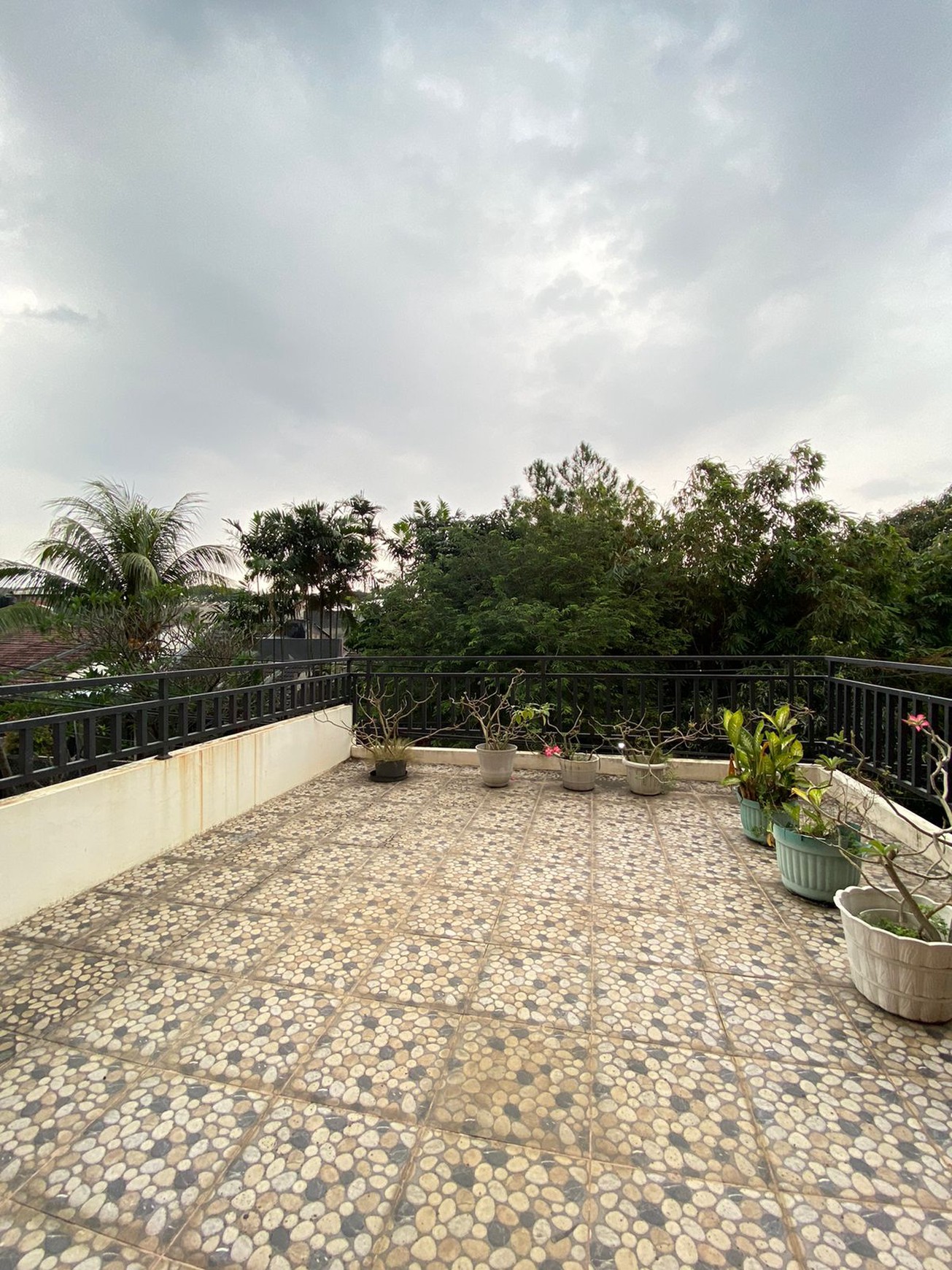 Rumah Ternyaman ada Rooftop Taman di Cinere - Dekat Mall & Tol, Siap Huni - Harga Nego