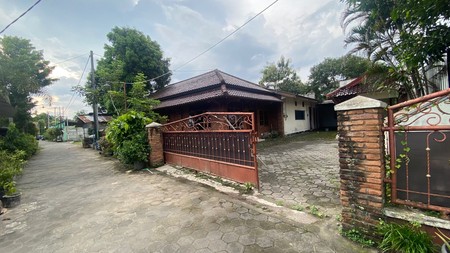 Ruang Usaha Lokasi Strategis Dekat Bandara Adi Sucipto