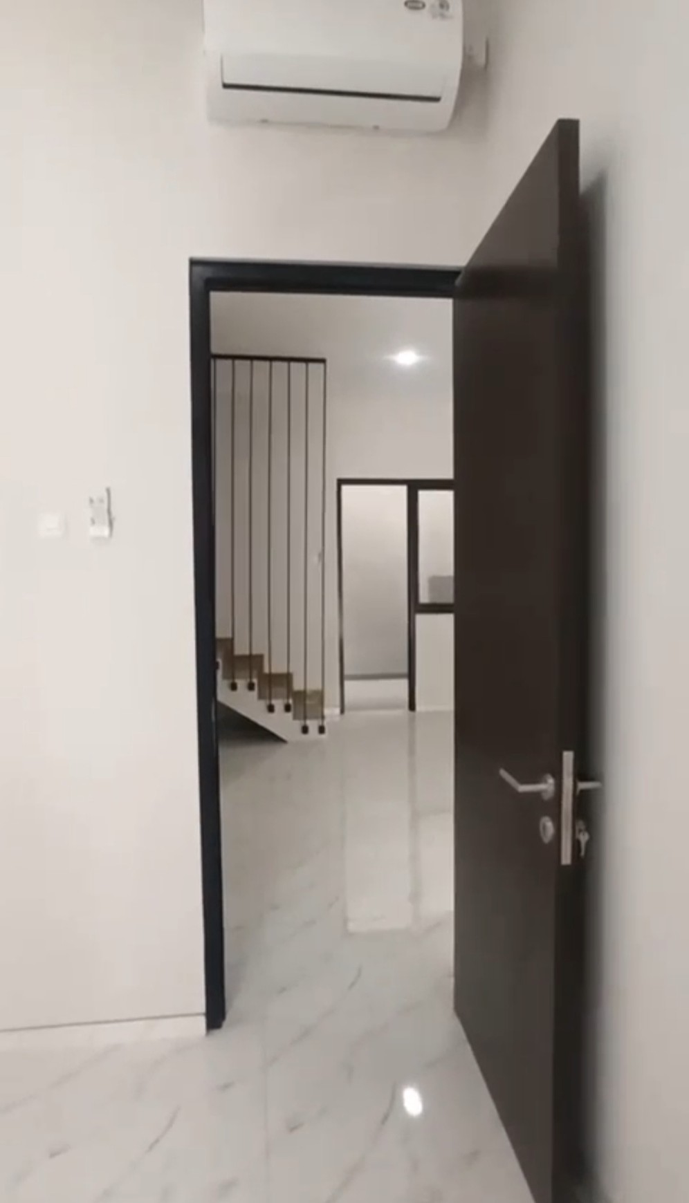 Dijual Rumah Baru Kutisari Indah Utara Surabaya Area Tenggilis Mejoyo Ubaya - Siwalankerto - Jemur Andayani - Promo Bebas Bphtb