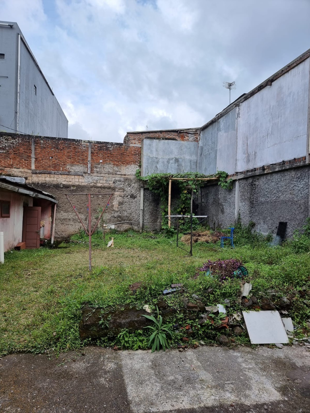 Rumah 2 Lantai Siap Huni dengan Hunian Nyaman dan Asri @Cipanas, Jawa Barat