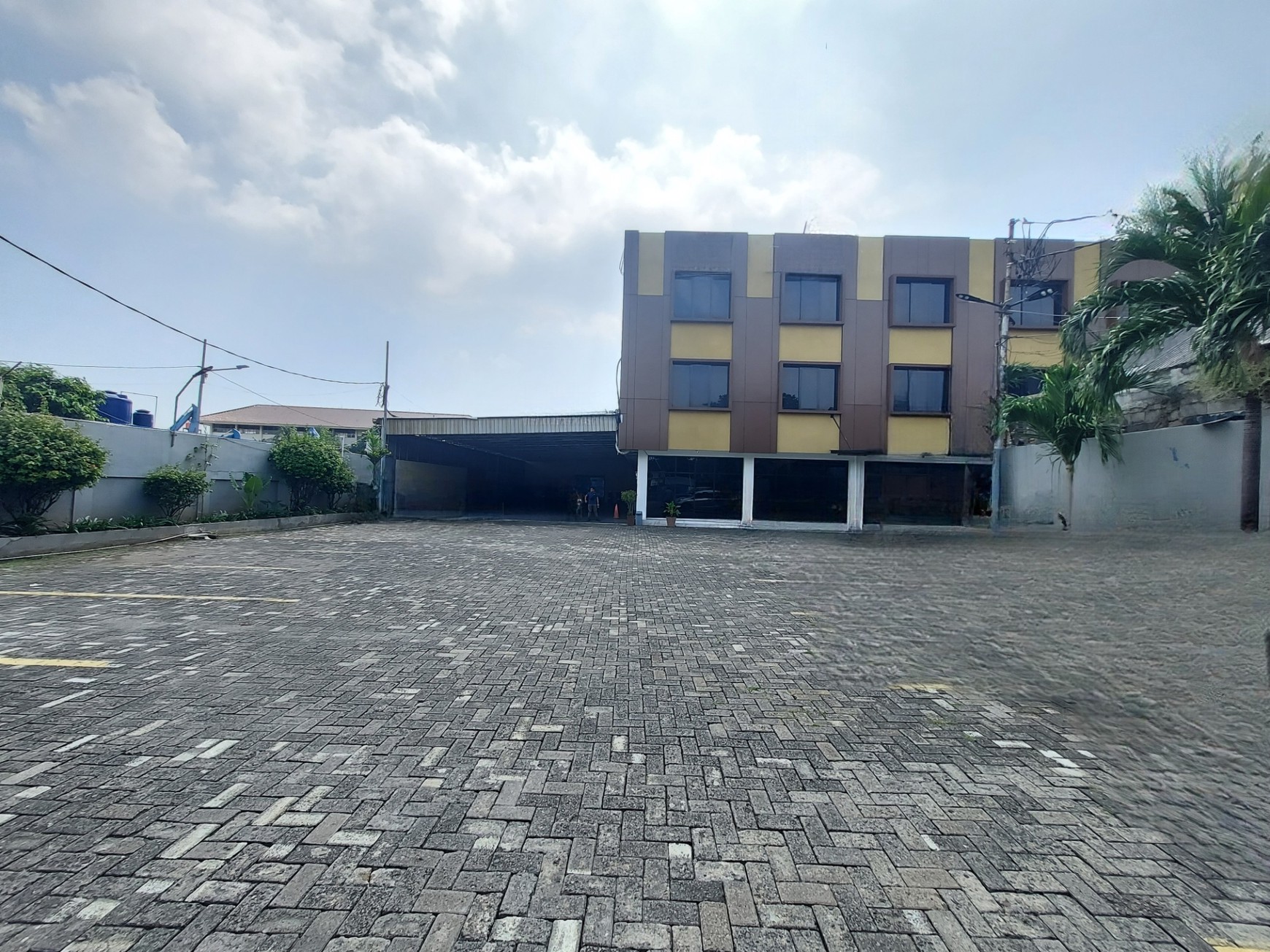 Hotel 3-1/2 lantai 60 kamar di Sunter Kemayoran
