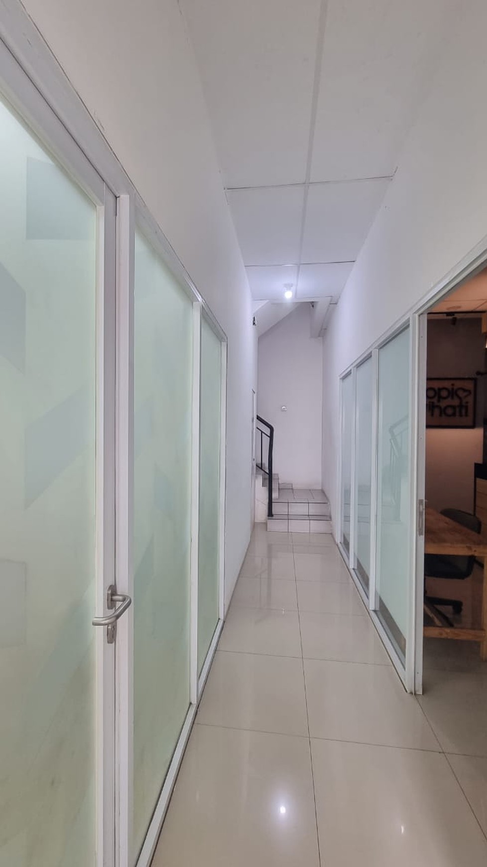 Ruko 3 Lantai Siap Pakai dan Lokasi Strategis