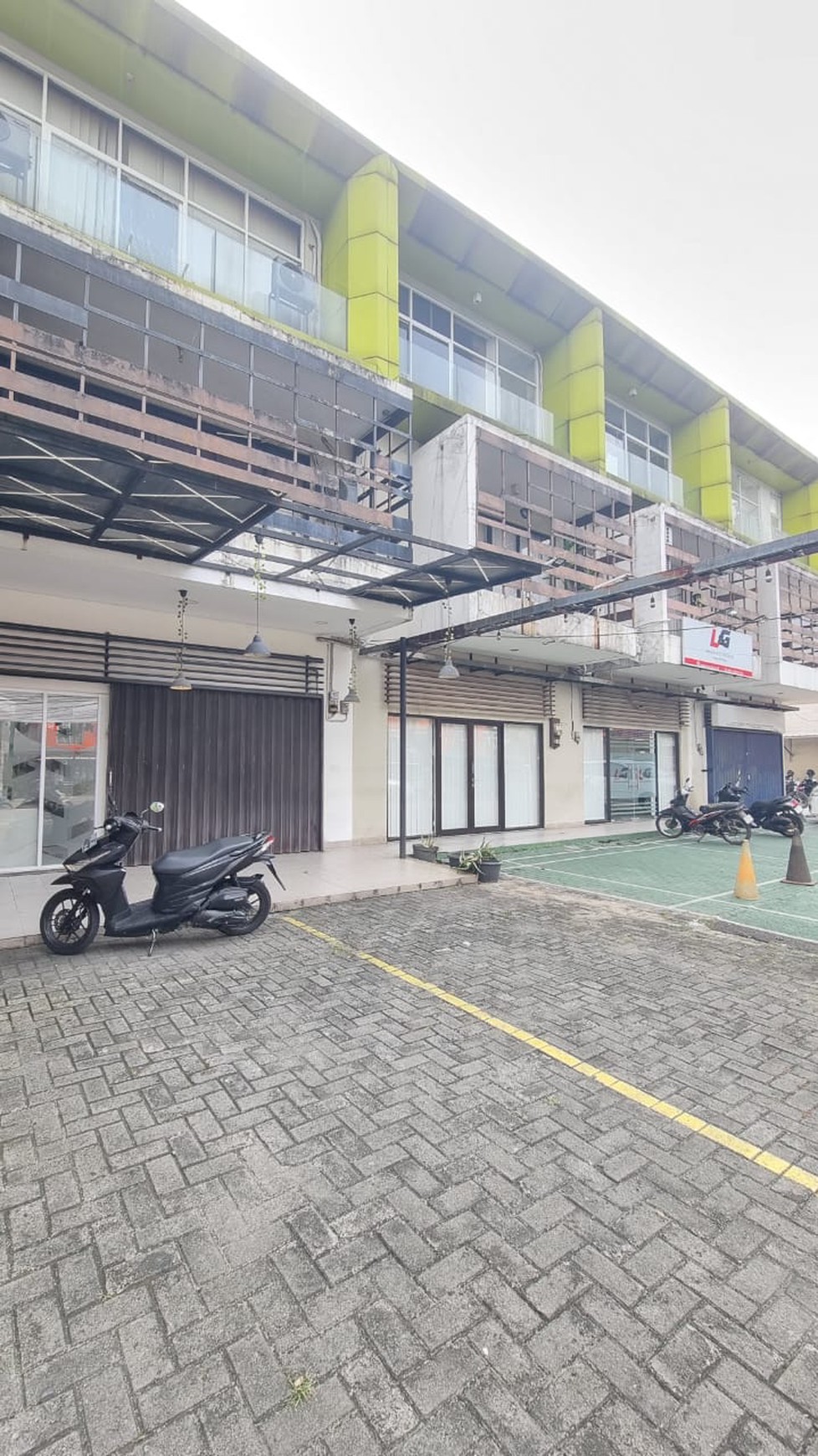 Ruko 3 Lantai Siap Pakai dan Lokasi Strategis