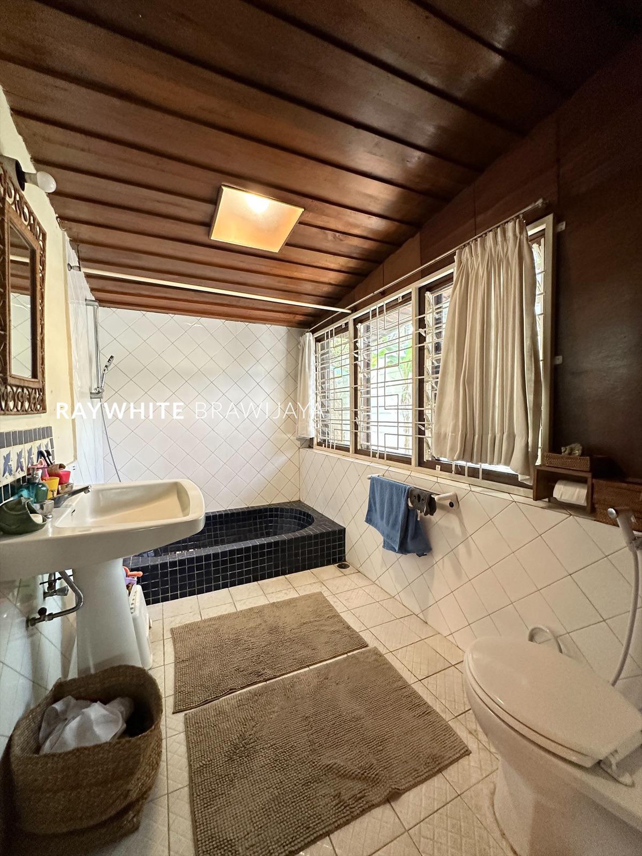 Rumah Tropical Design Dalam Kompleks - Fatmawati Cilandak